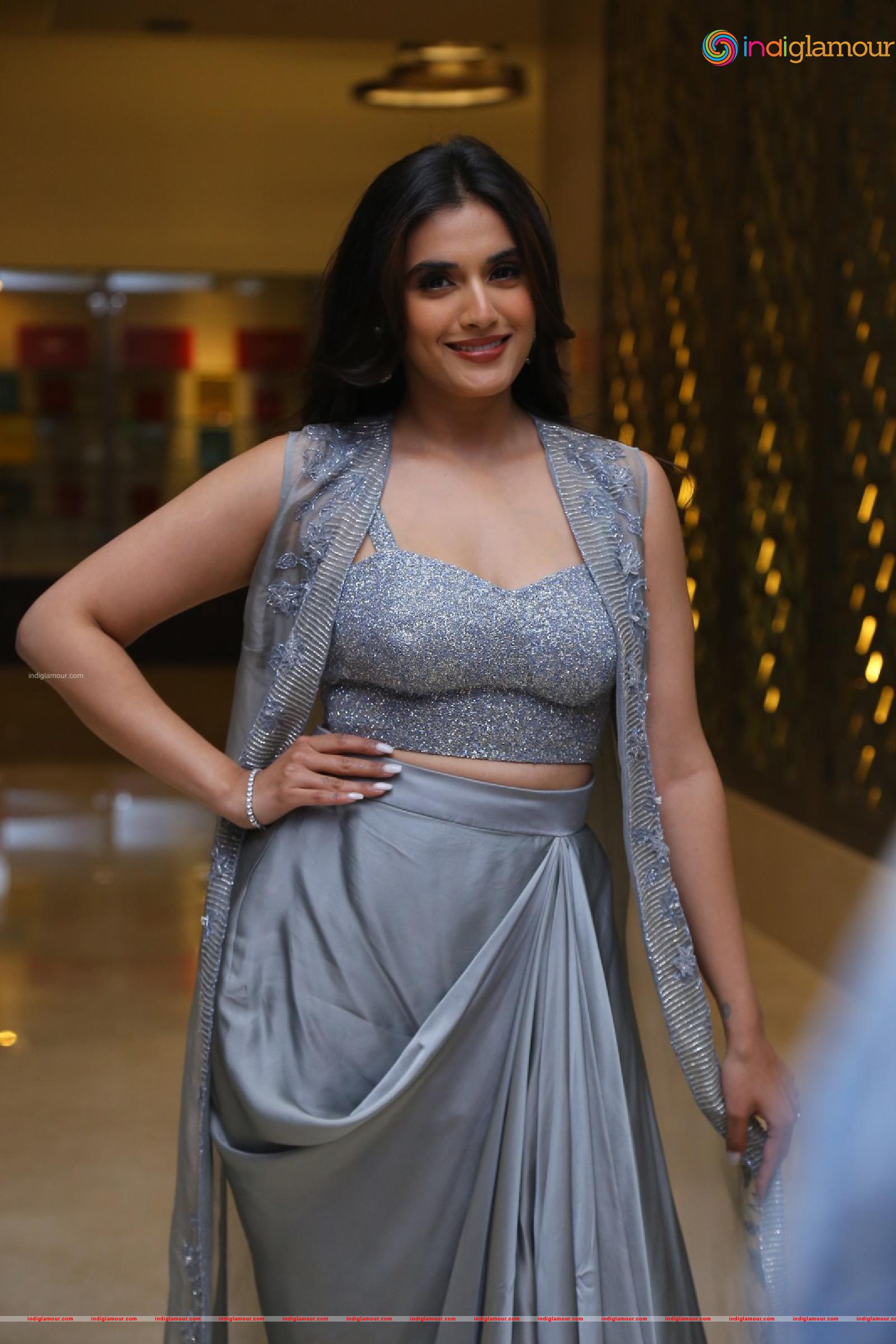 Divyansha Kaushik Actress hd photo