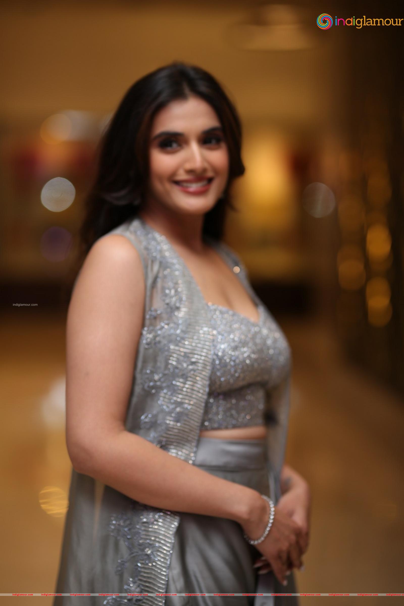 Divyansha Kaushik Actress hd photo