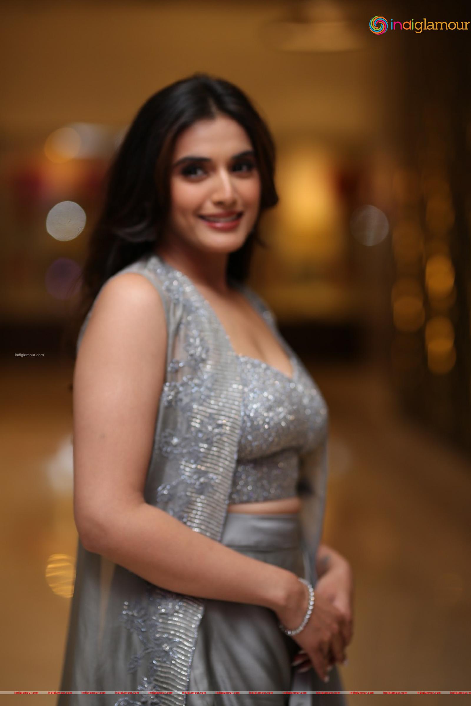 Divyansha Kaushik Actress hd photo