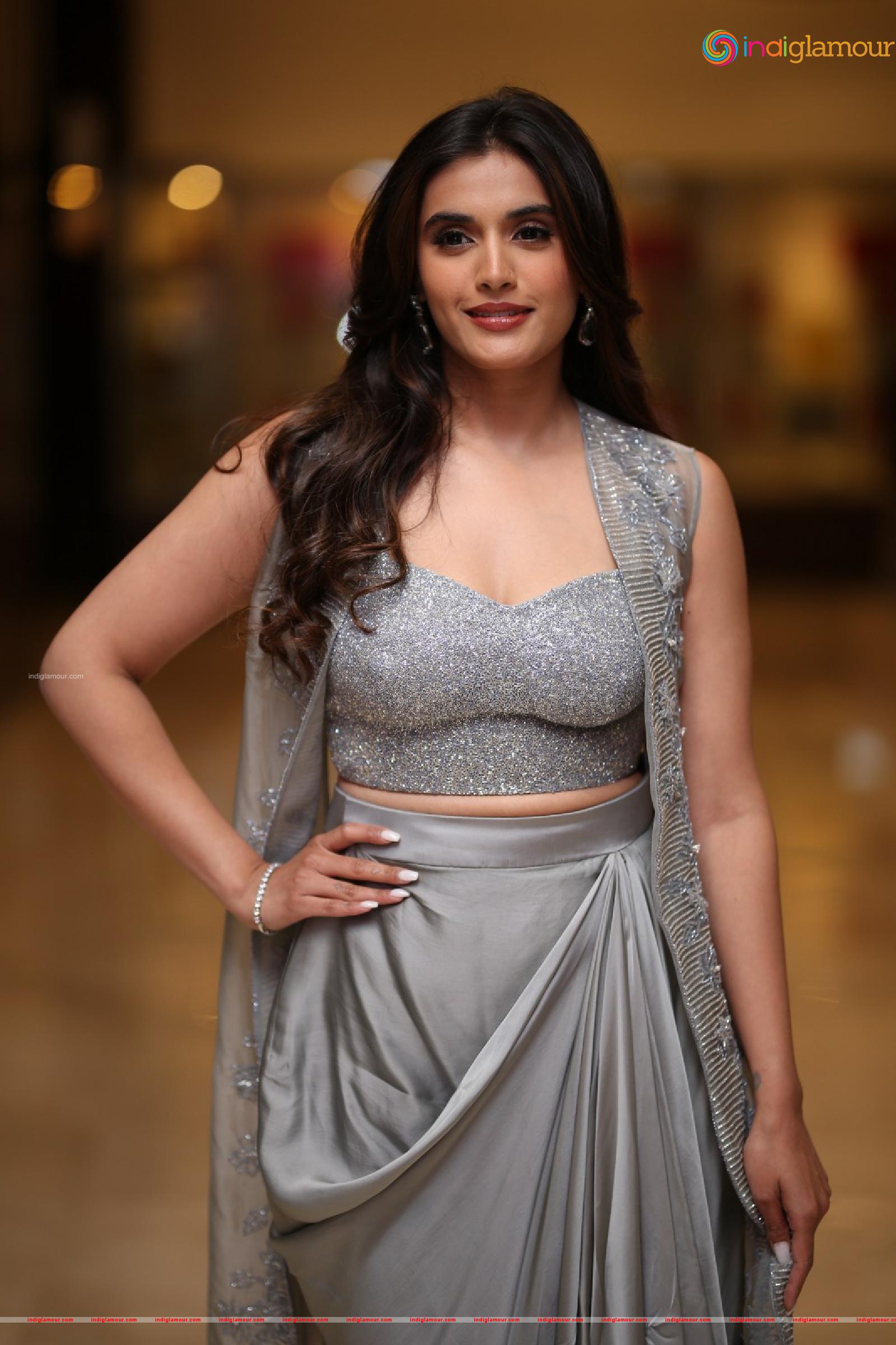 Divyansha Kaushik Actress hd photo