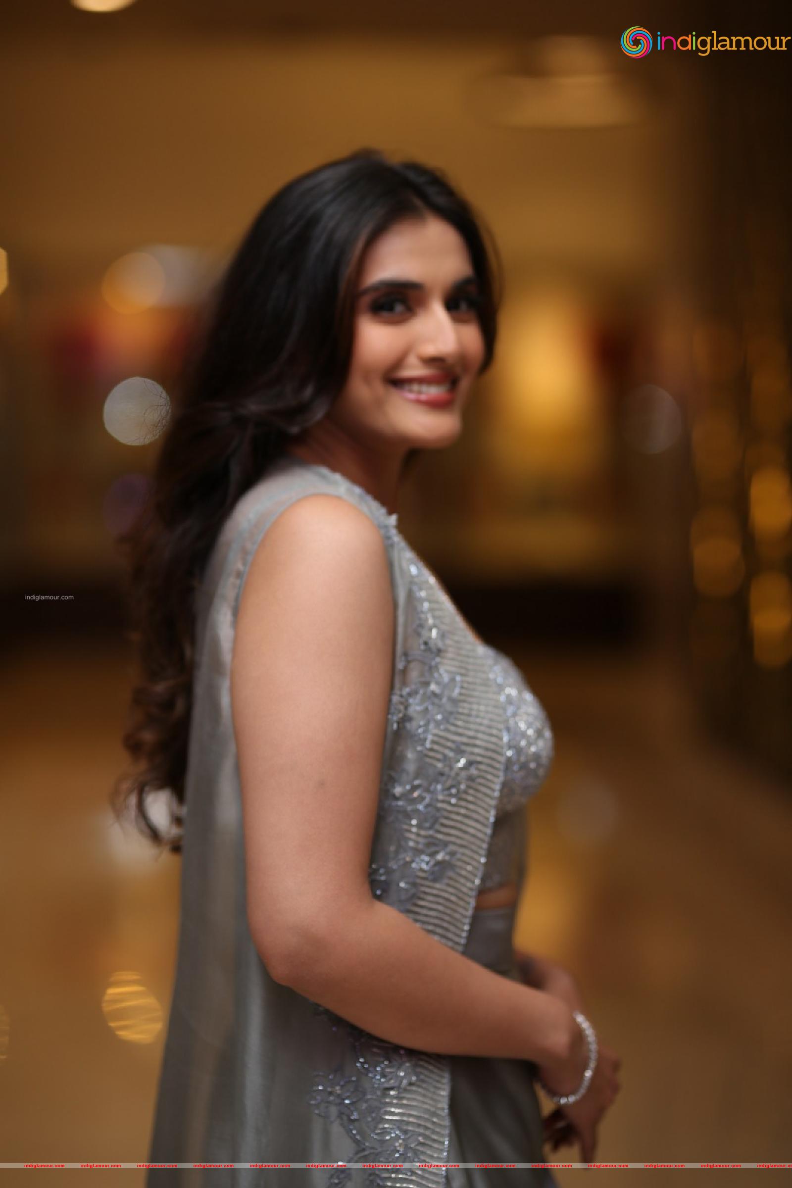 Divyansha Kaushik Actress hd photo
