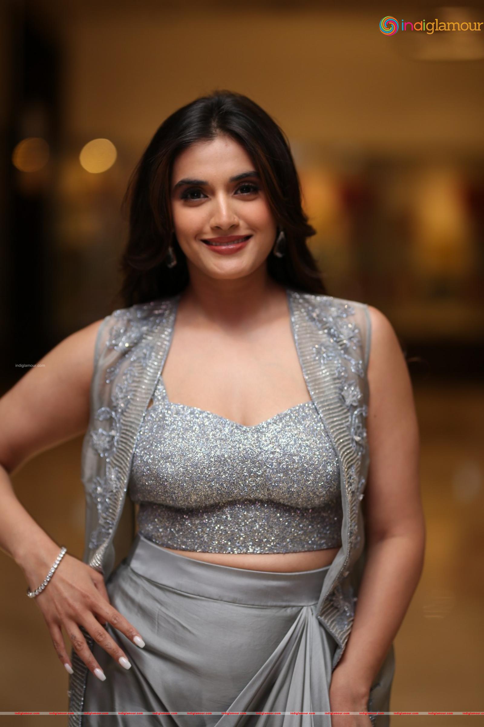 Divyansha Kaushik Actress hd photo