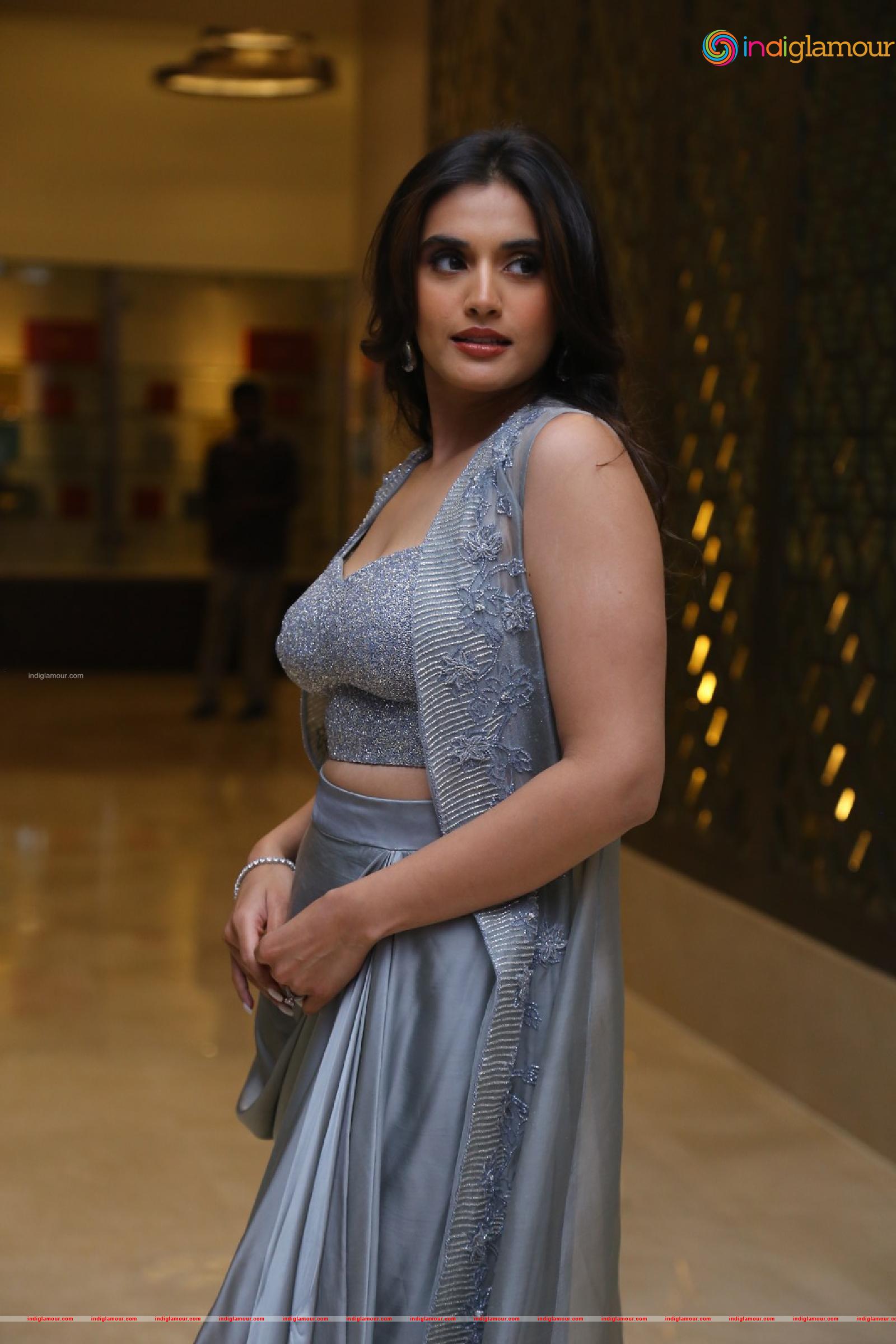 Divyansha Kaushik Actress hd photo