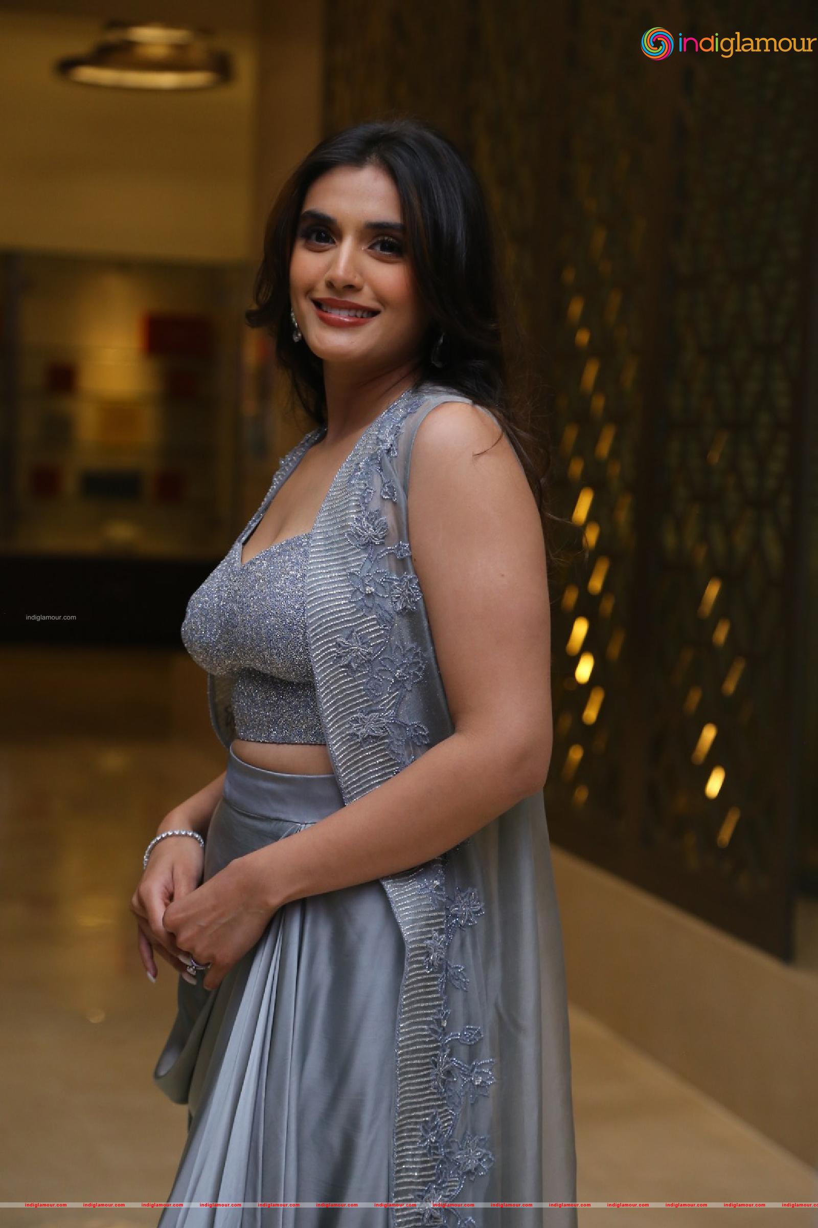 Divyansha Kaushik Actress hd photo