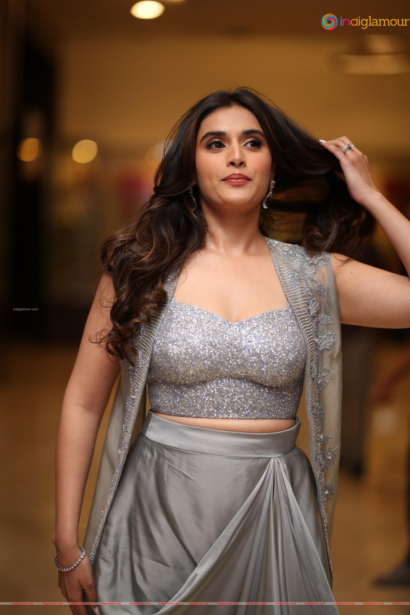 Divyansha Kaushik Actress hd photo