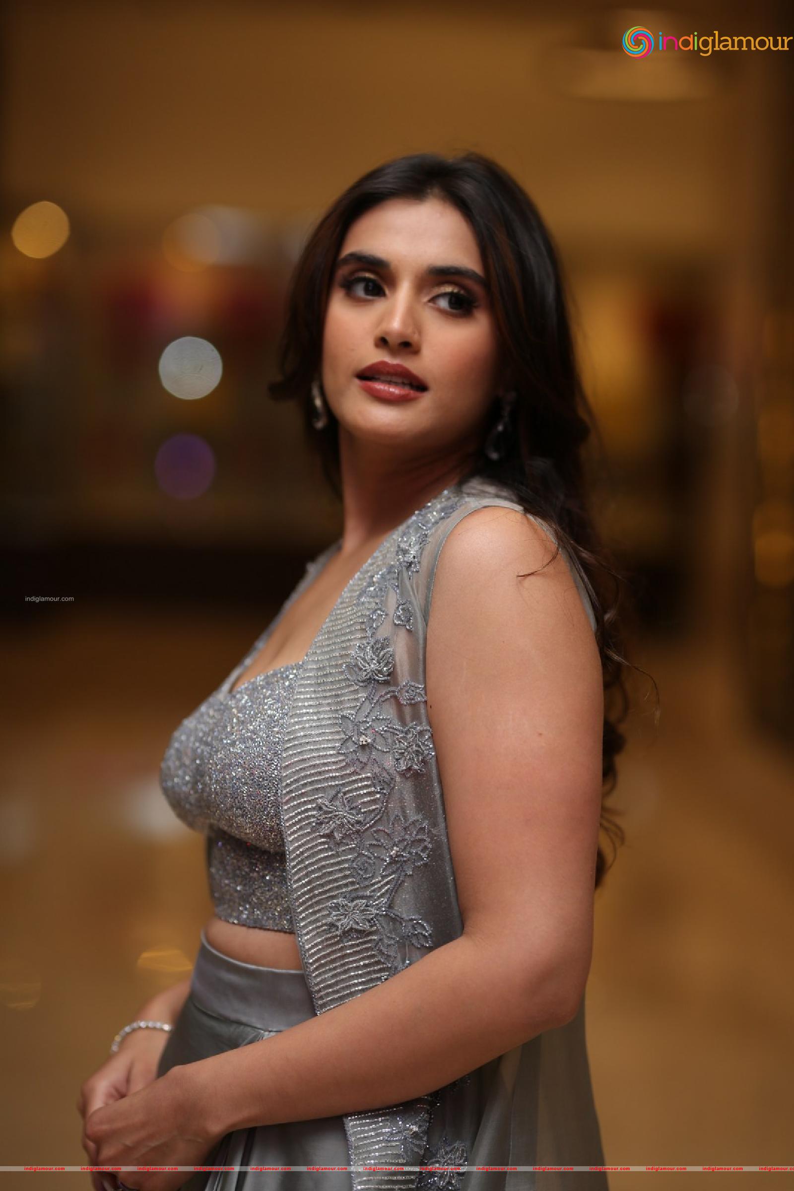 Divyansha Kaushik Actress hd photo