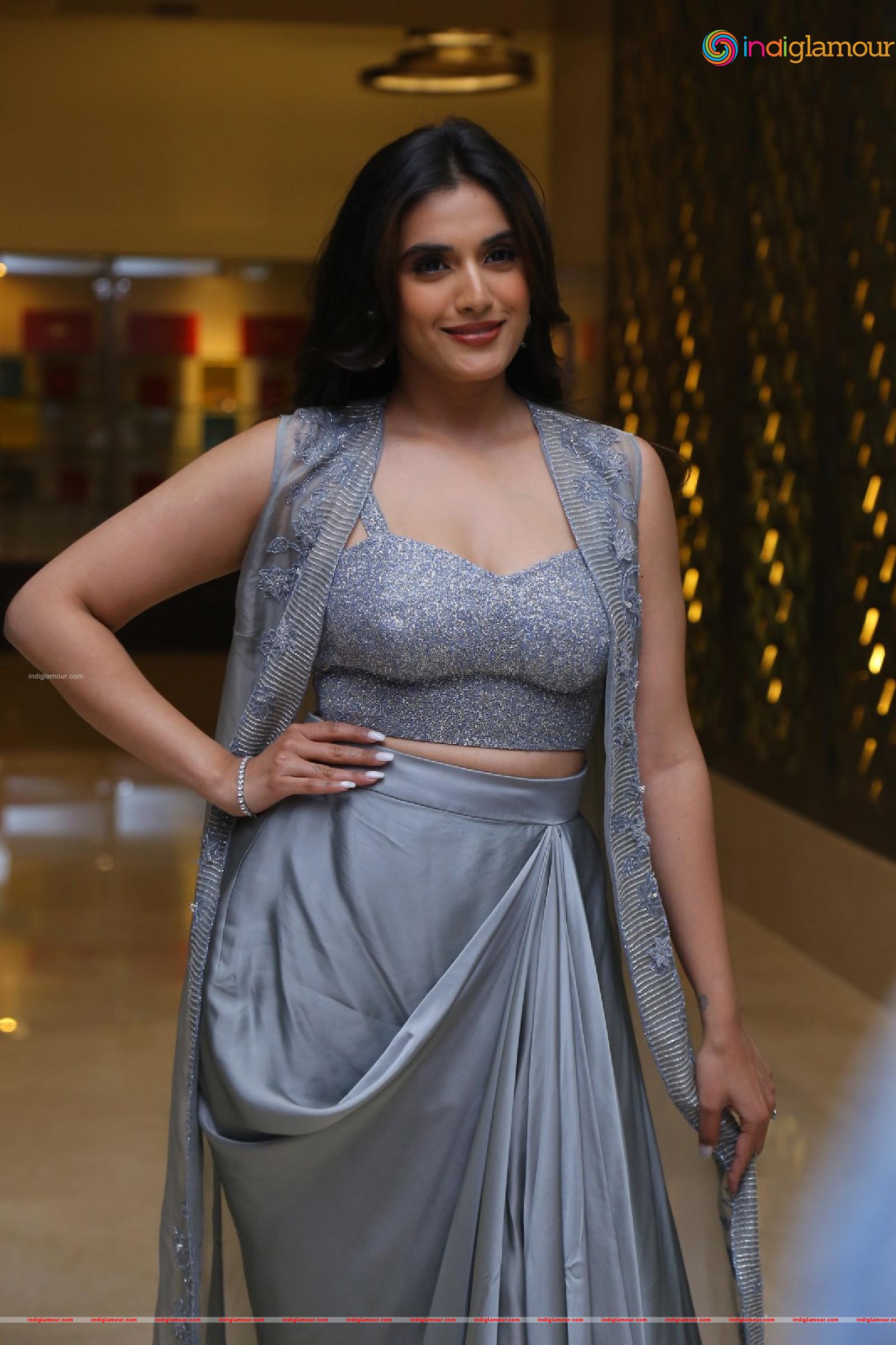 Divyansha Kaushik Actress hd photo