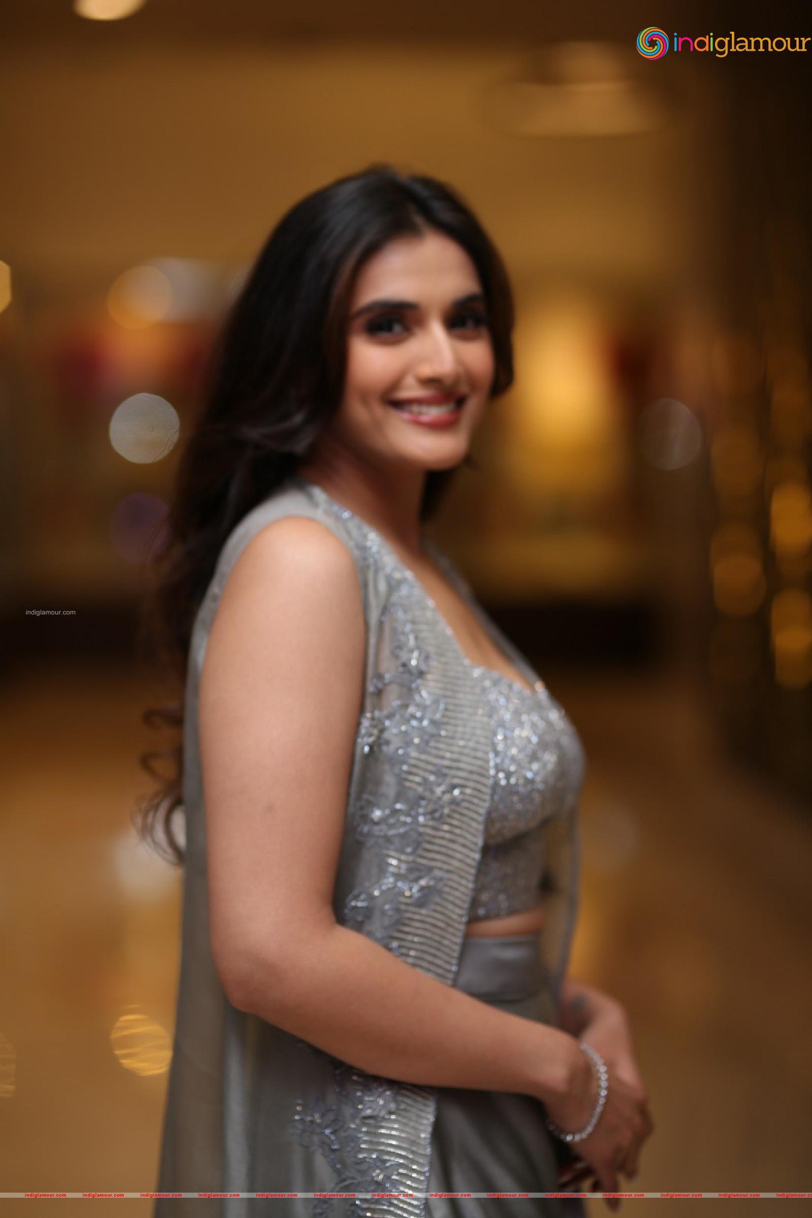 Divyansha Kaushik Actress hd photo