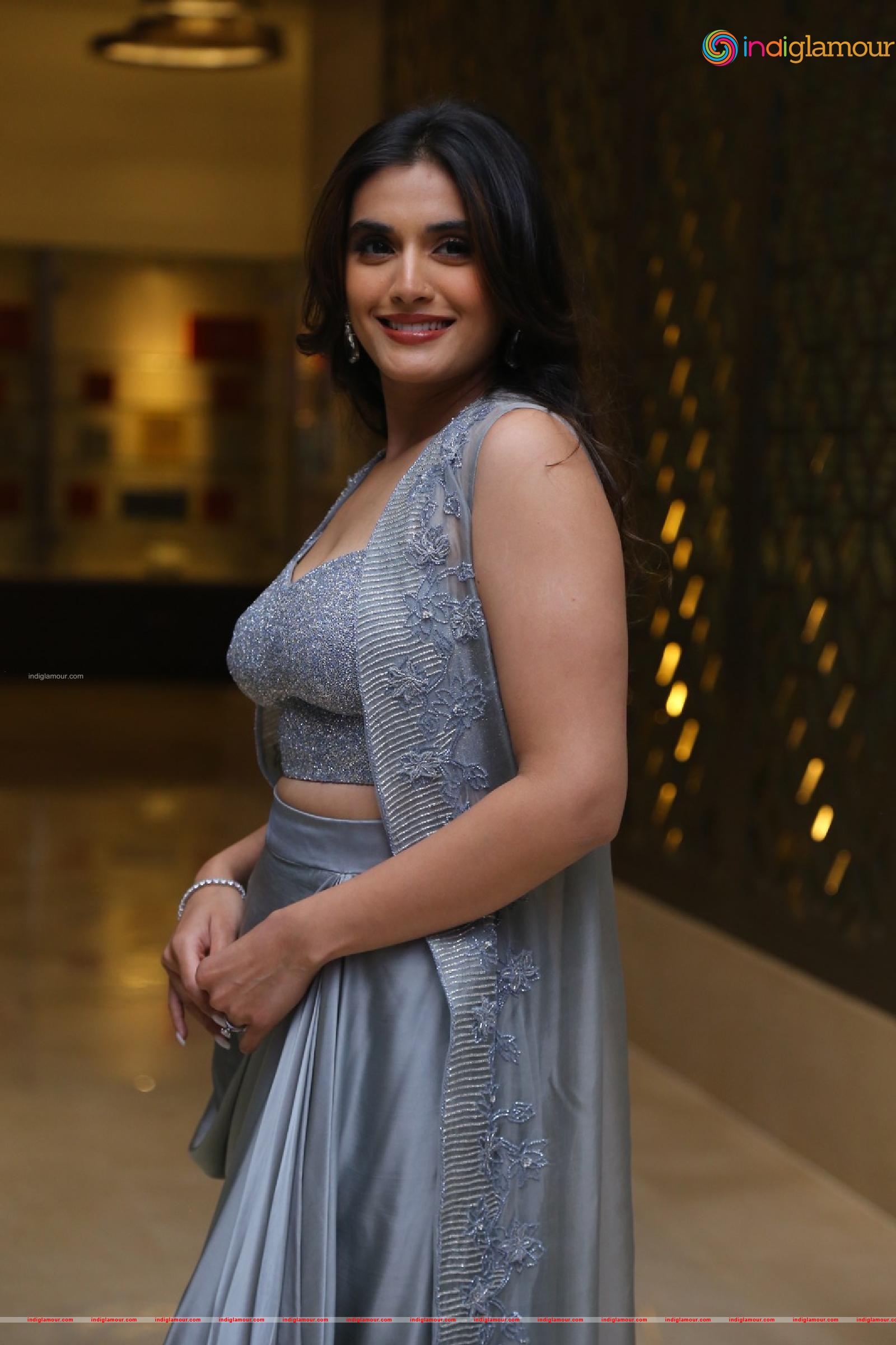 Divyansha Kaushik Actress hd photo