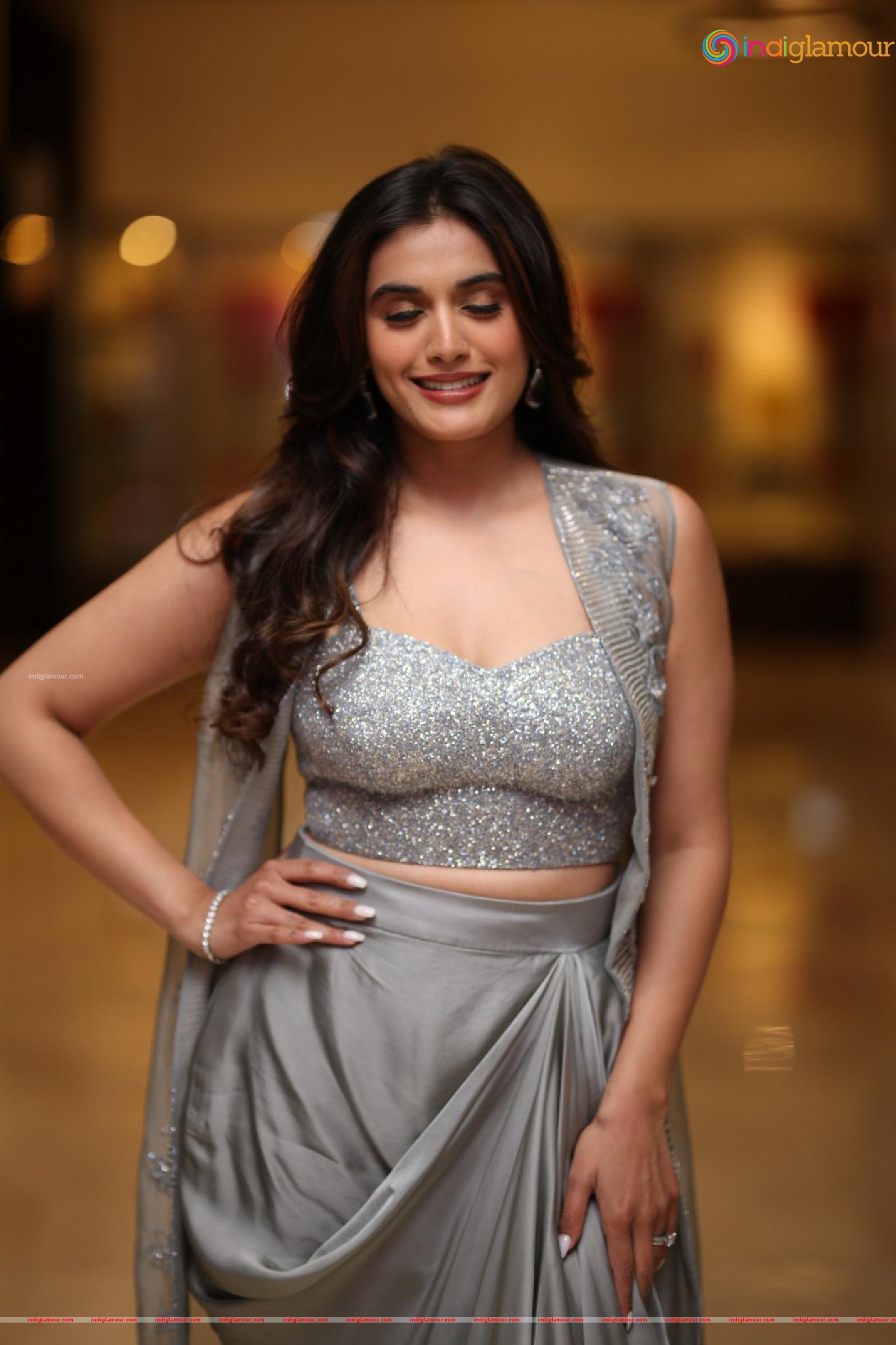 Divyansha Kaushik Actress hd photo