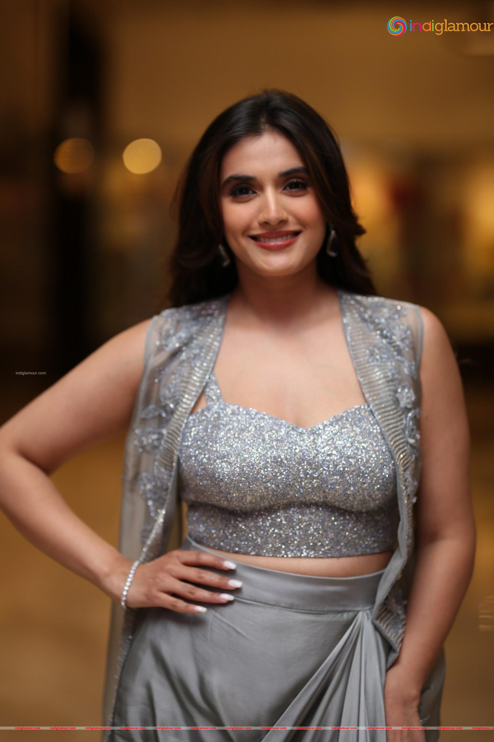 Divyansha Kaushik Actress hd photo
