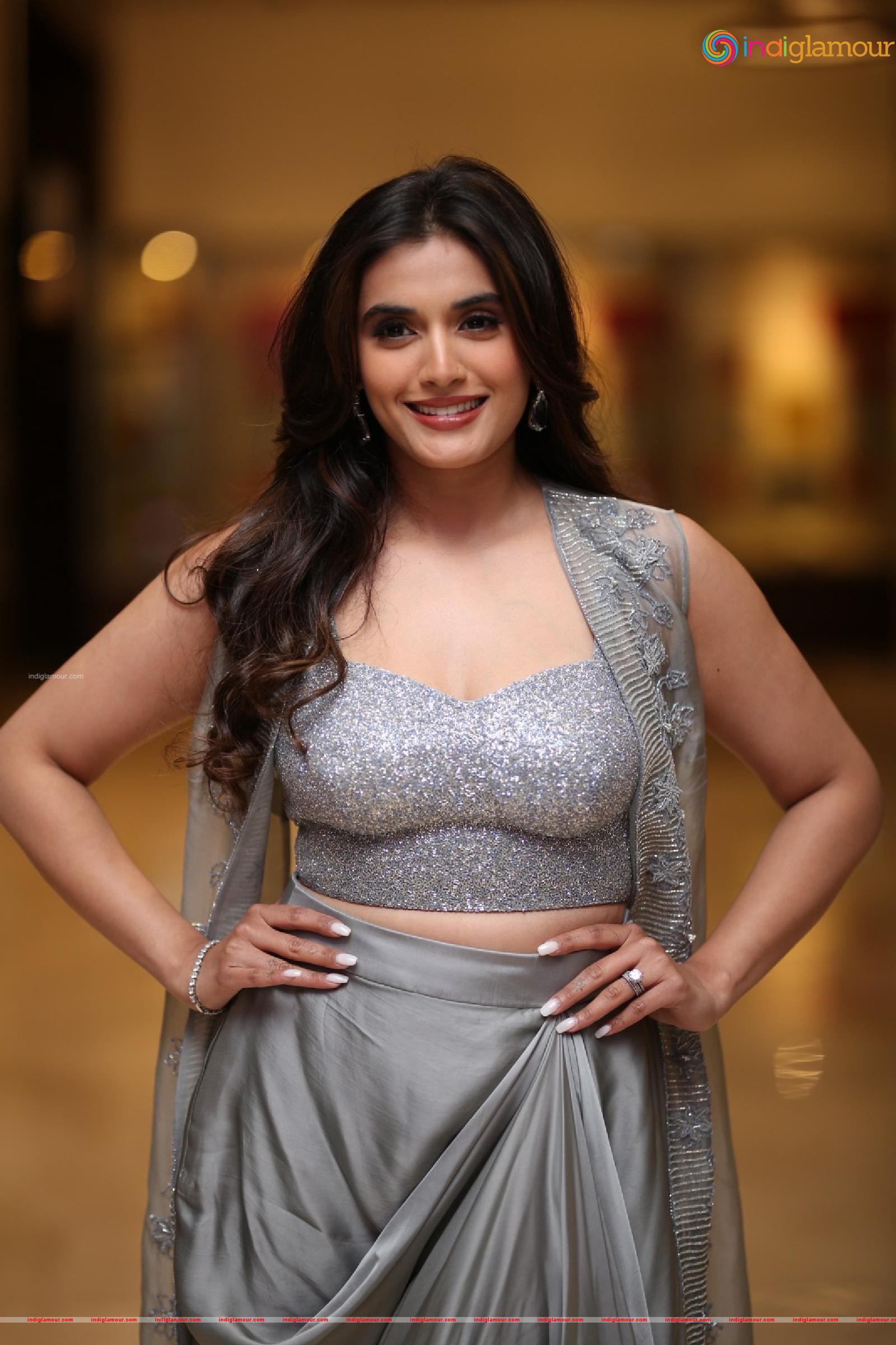 Divyansha Kaushik Actress hd photo