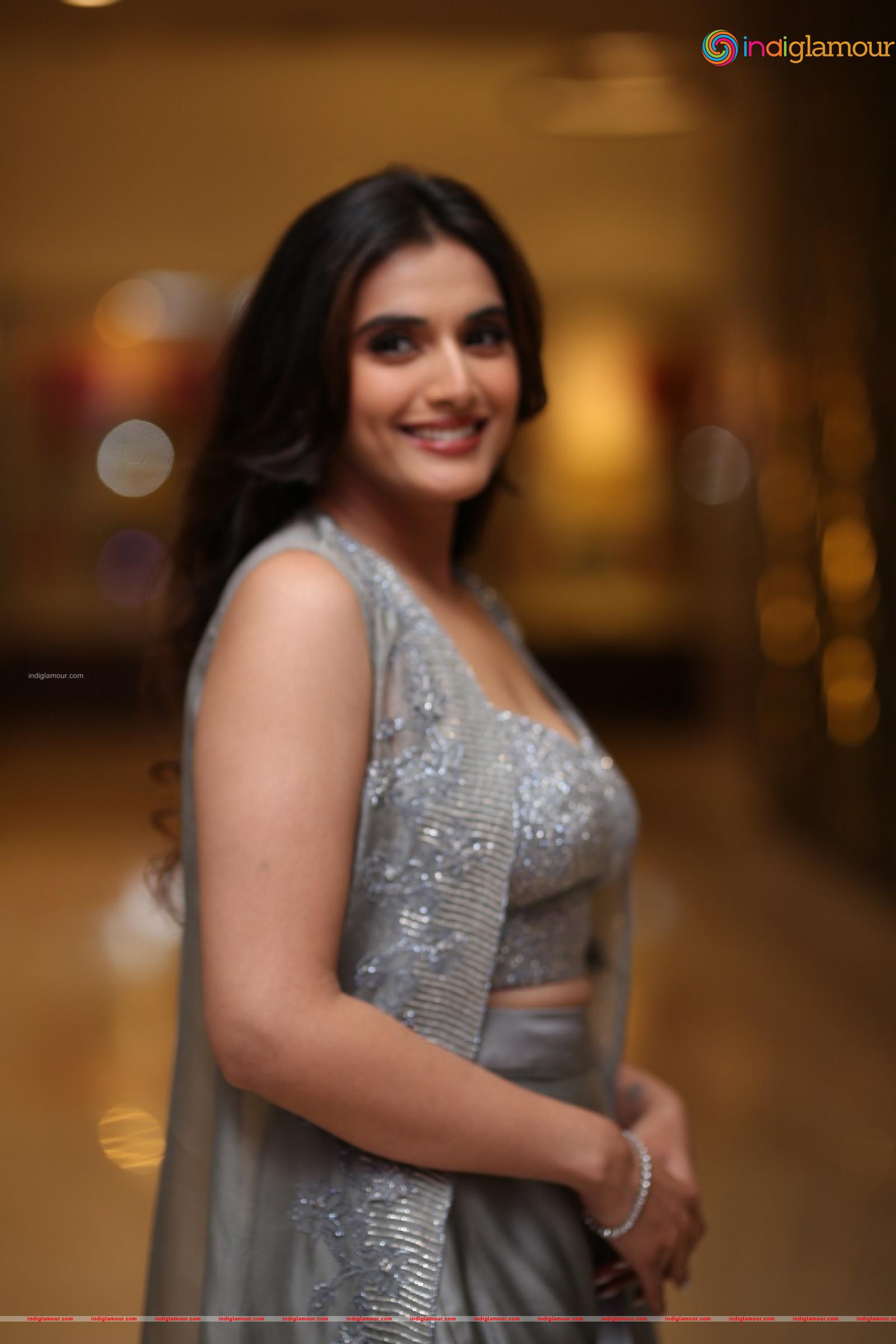 Divyansha Kaushik Actress hd photo