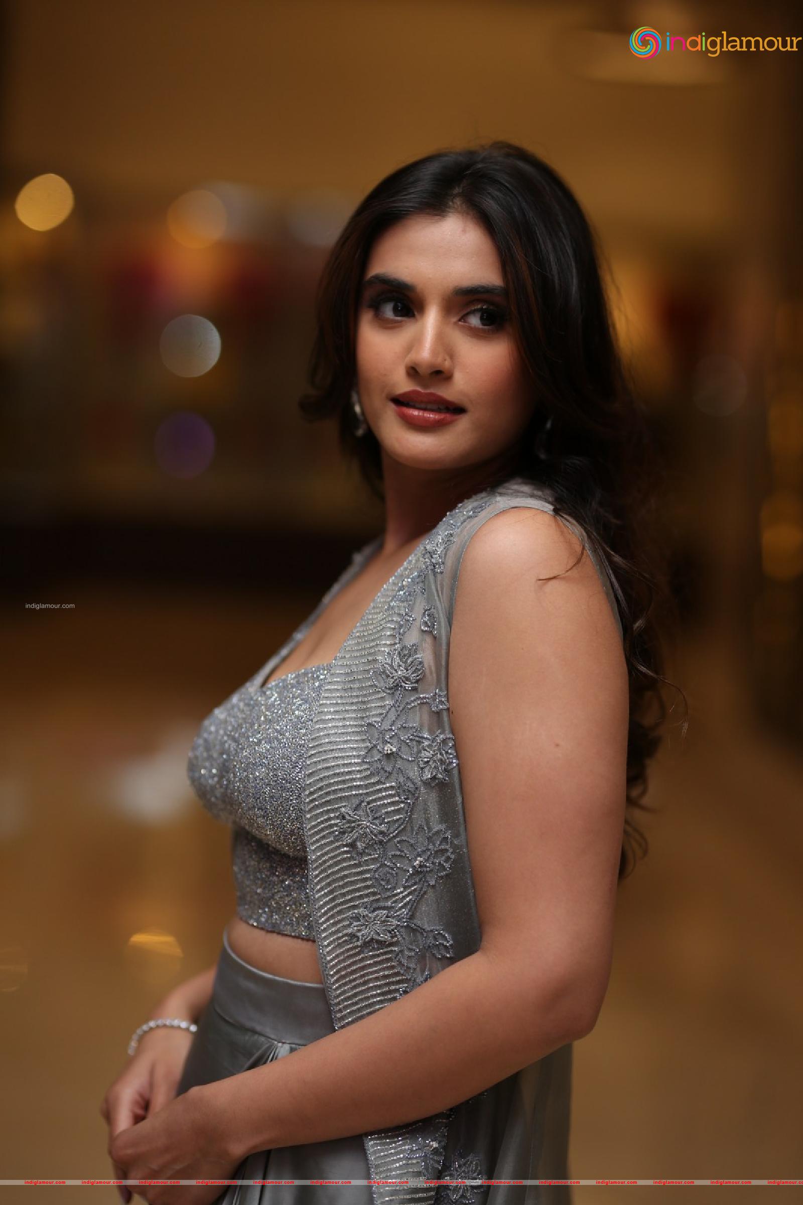 Divyansha Kaushik Actress hd photo