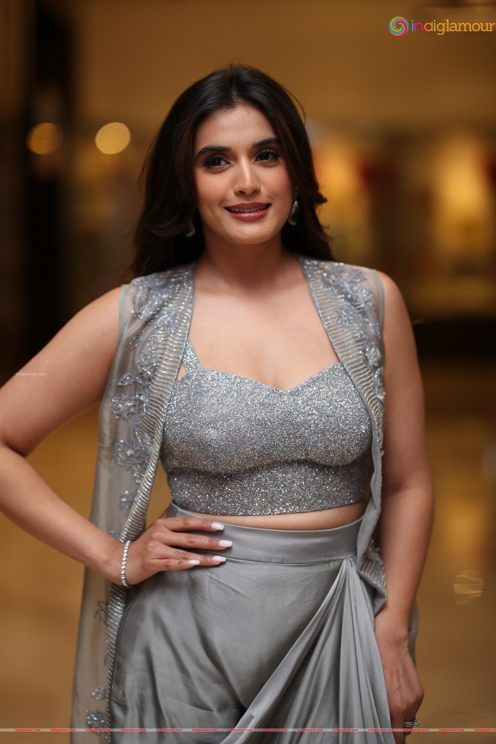 Divyansha Kaushik Actress hd photo