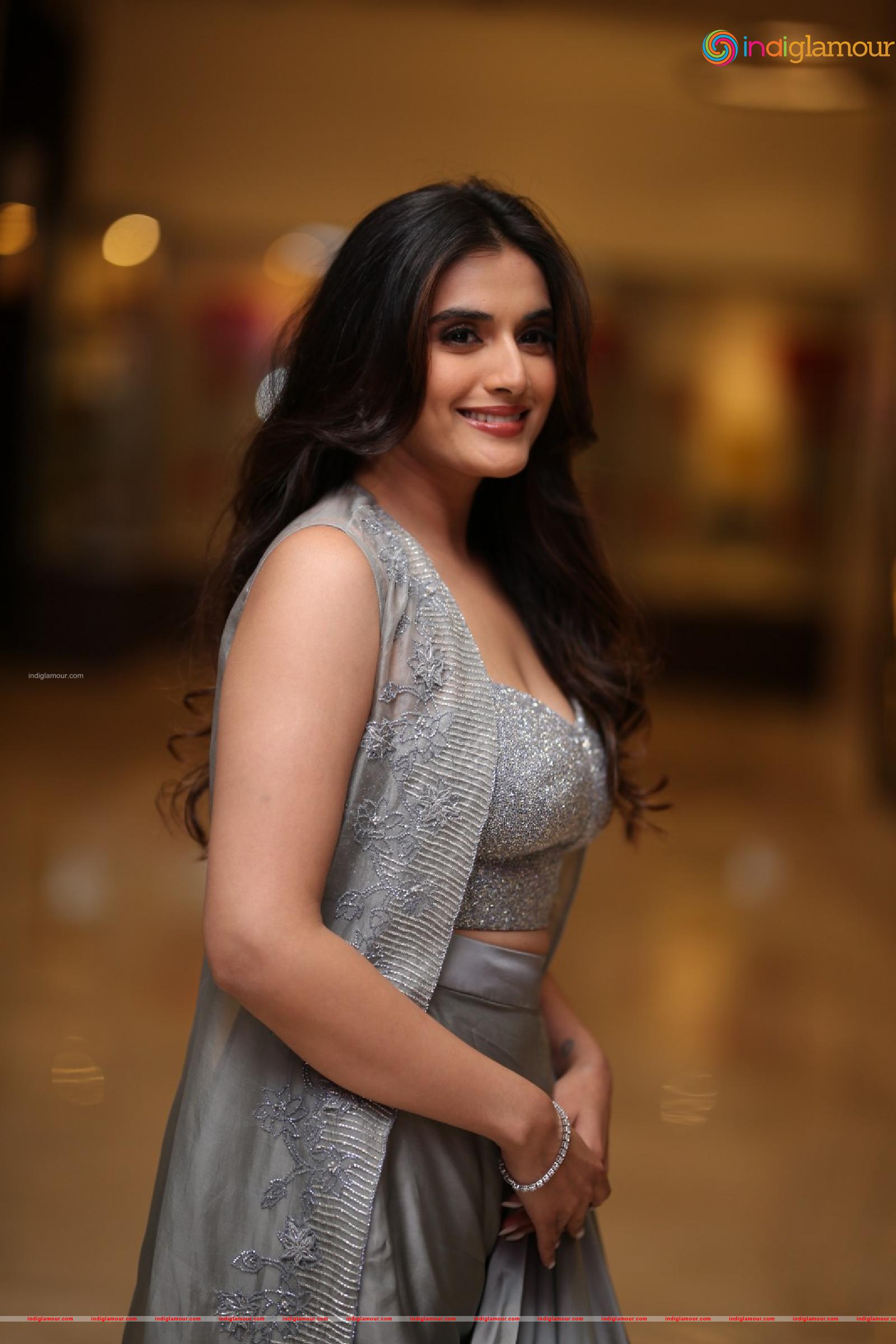 Divyansha Kaushik Actress hd photo
