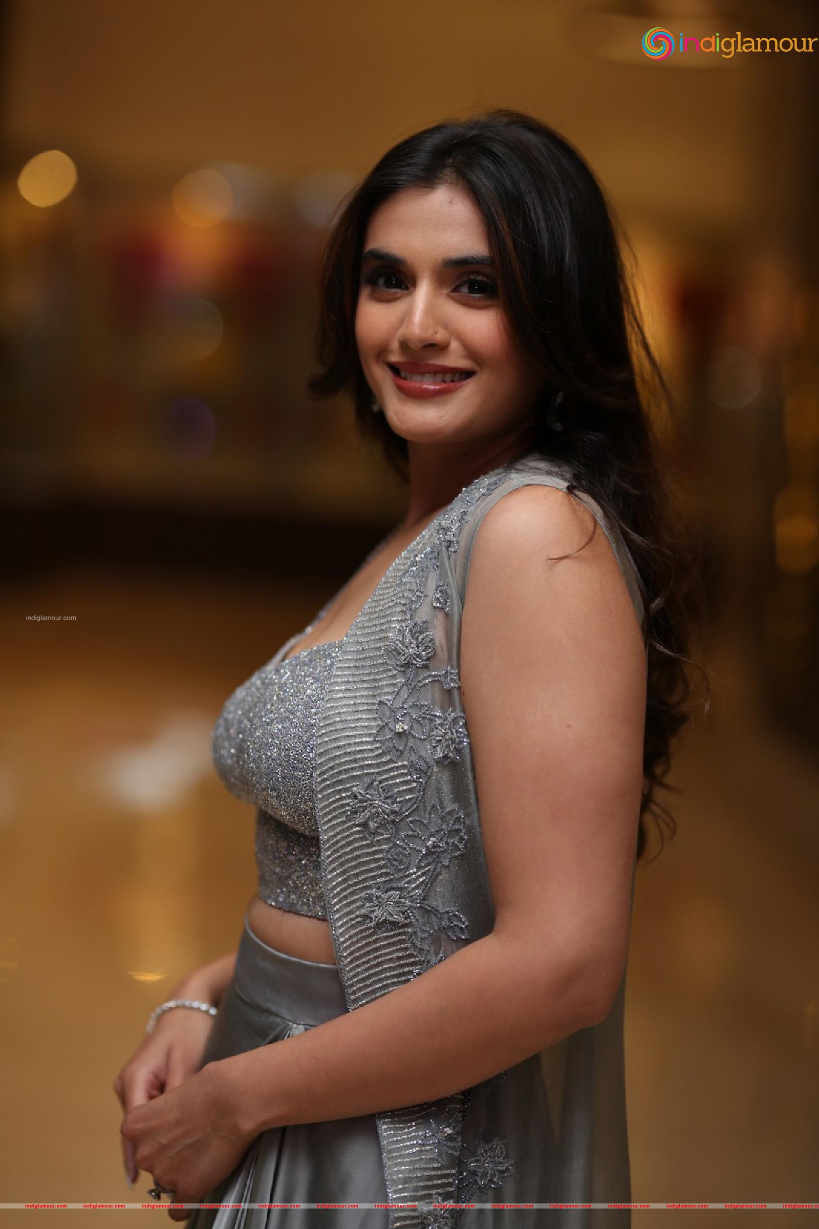 Divyansha Kaushik Actress hd photo