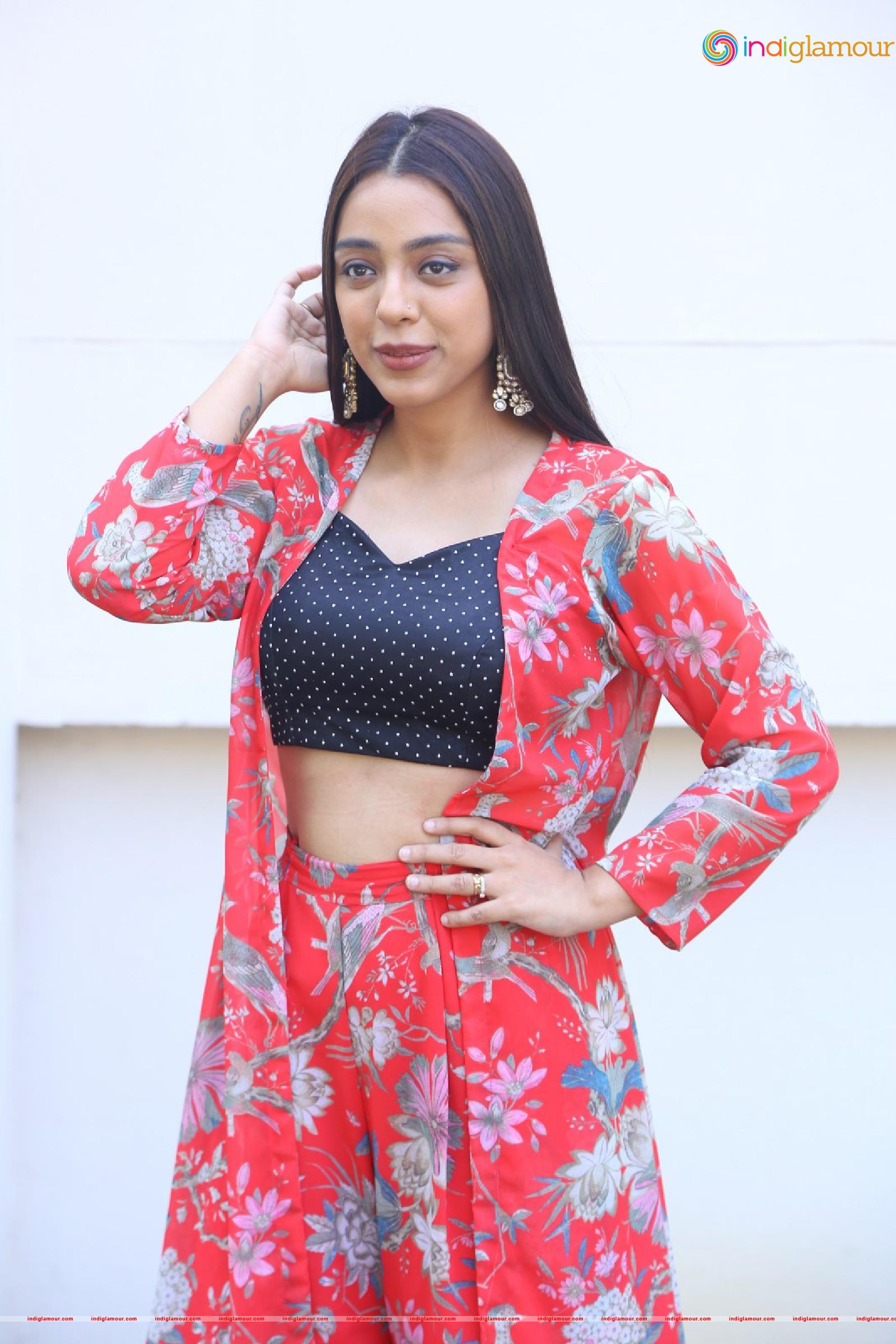 Deviyani Sharma Actress hd photo