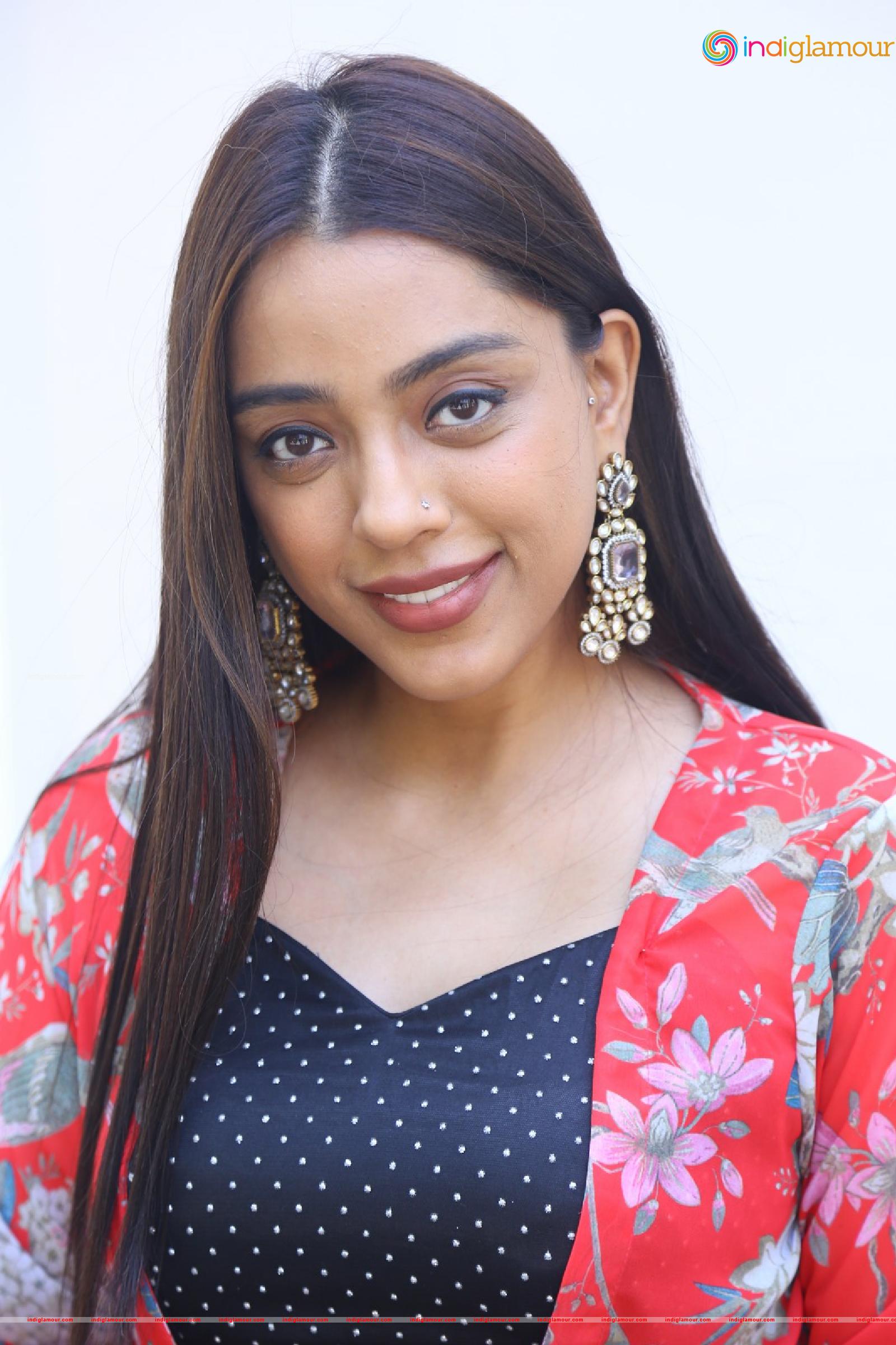 Deviyani Sharma Actress hd photo