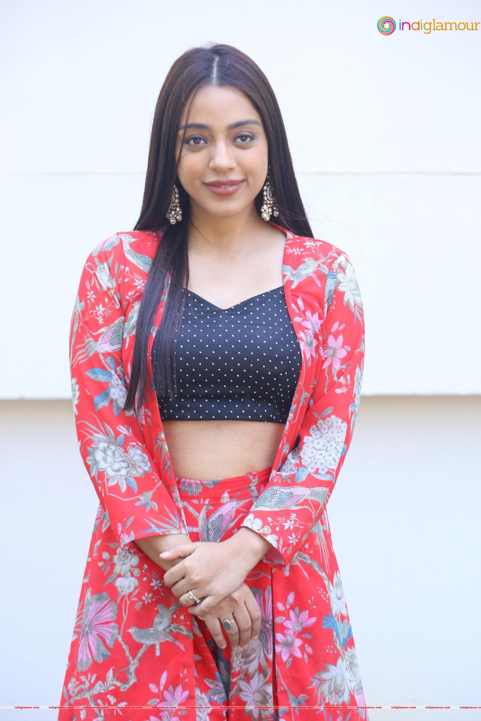 Deviyani Sharma Actress hd photo
