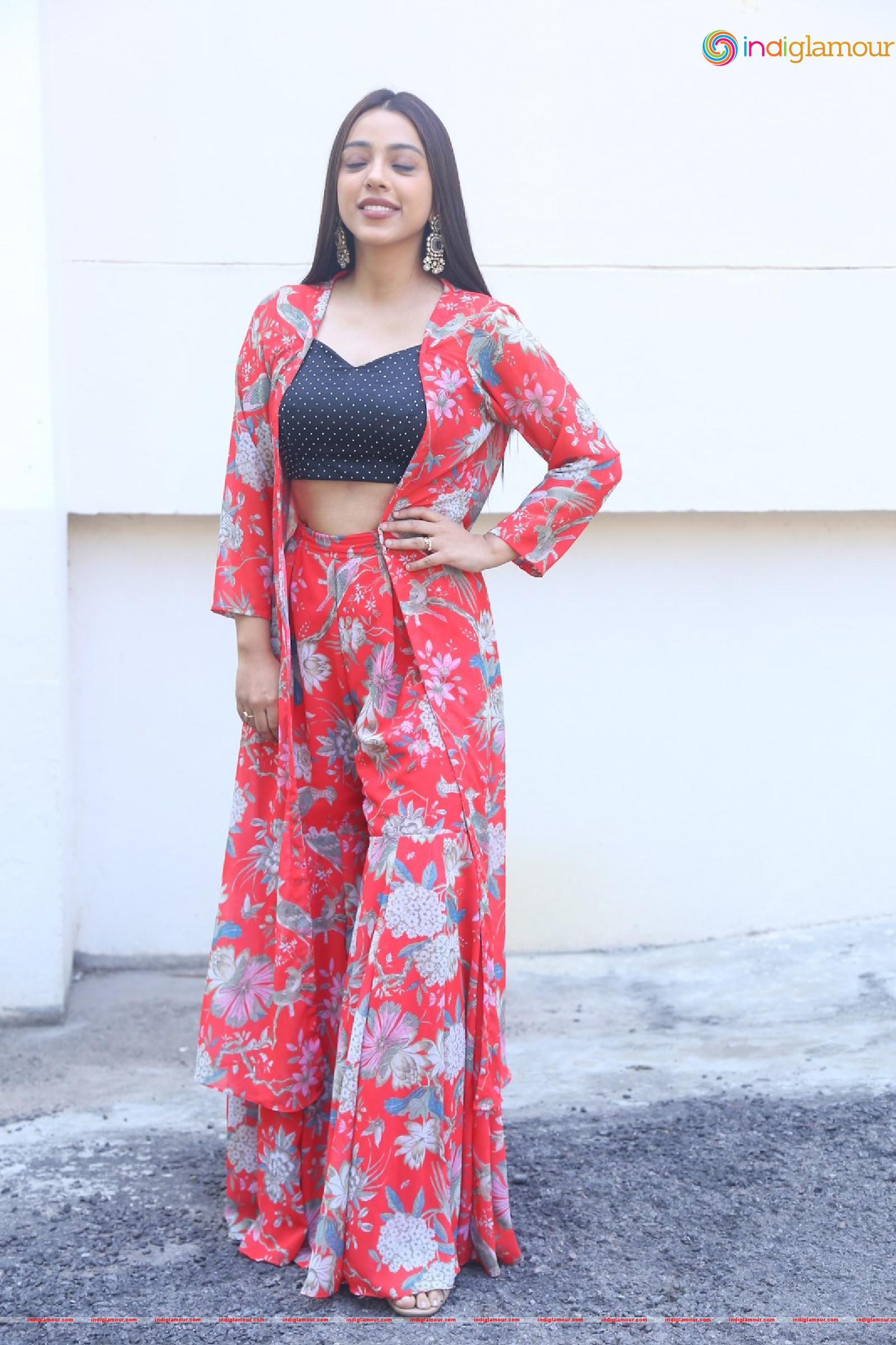 Deviyani Sharma Actress hd photo