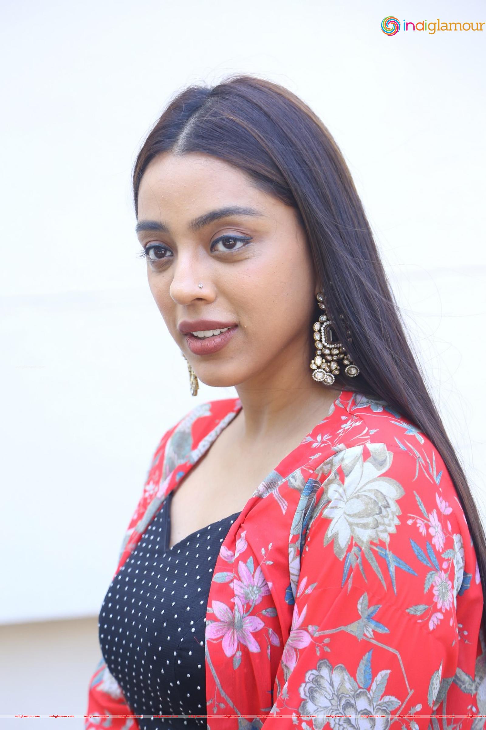 Deviyani Sharma Actress hd photo