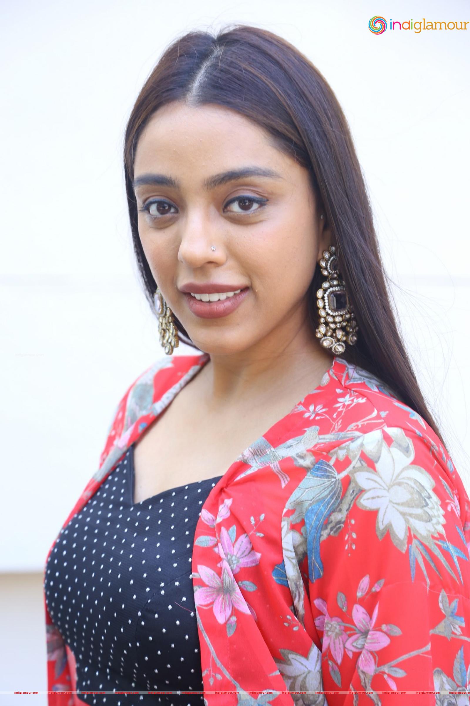 Deviyani Sharma Actress hd photo