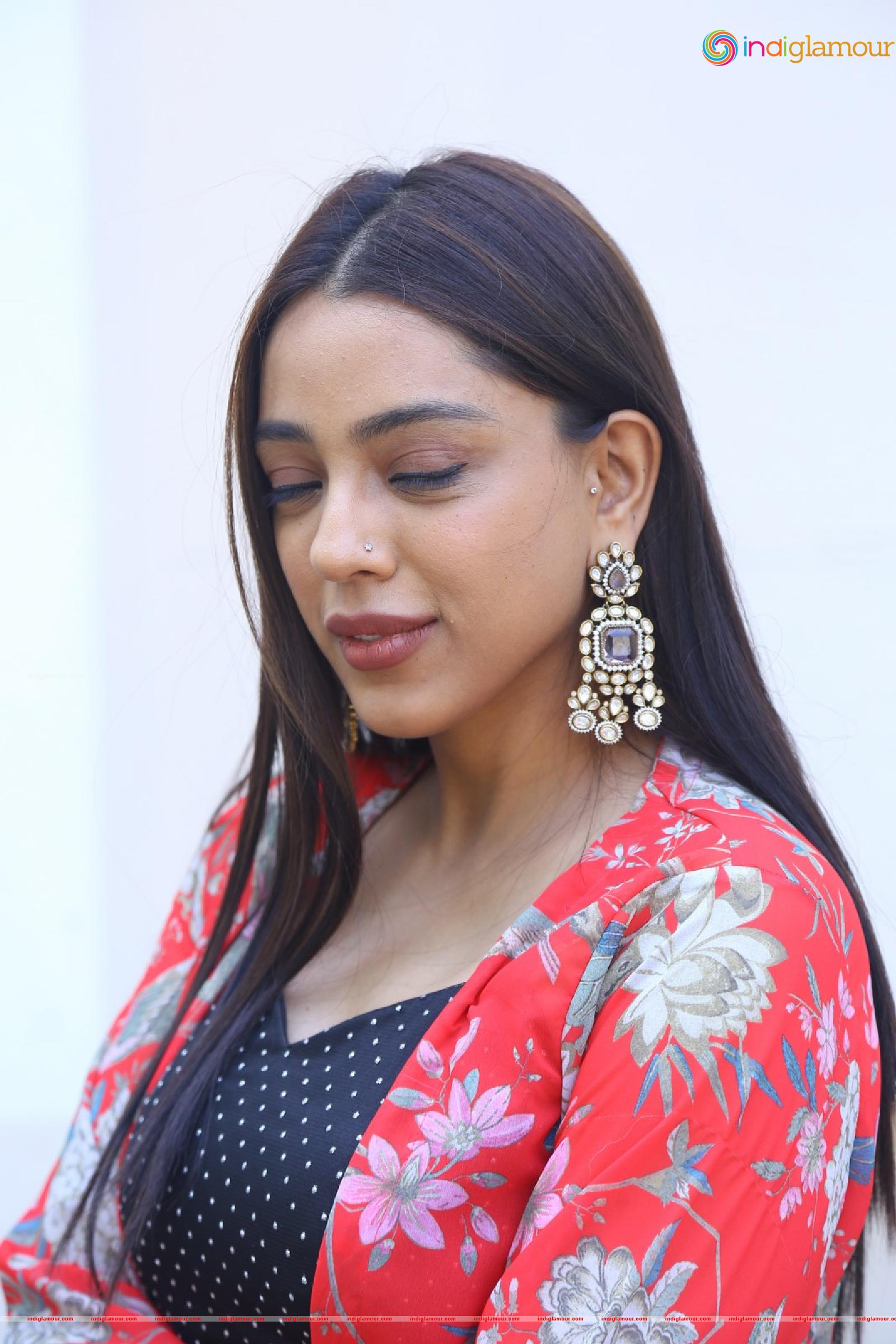 Deviyani Sharma Actress hd photo