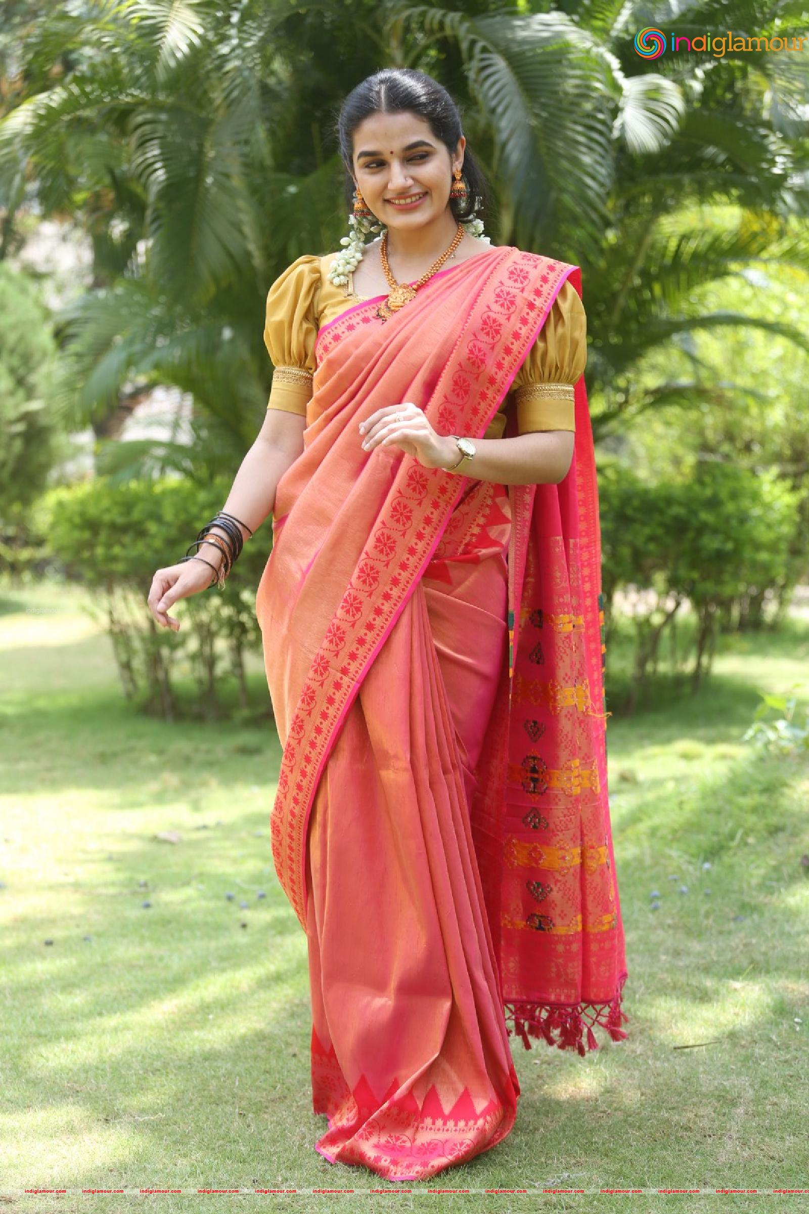 Aparna Janardanan Actress hd photo