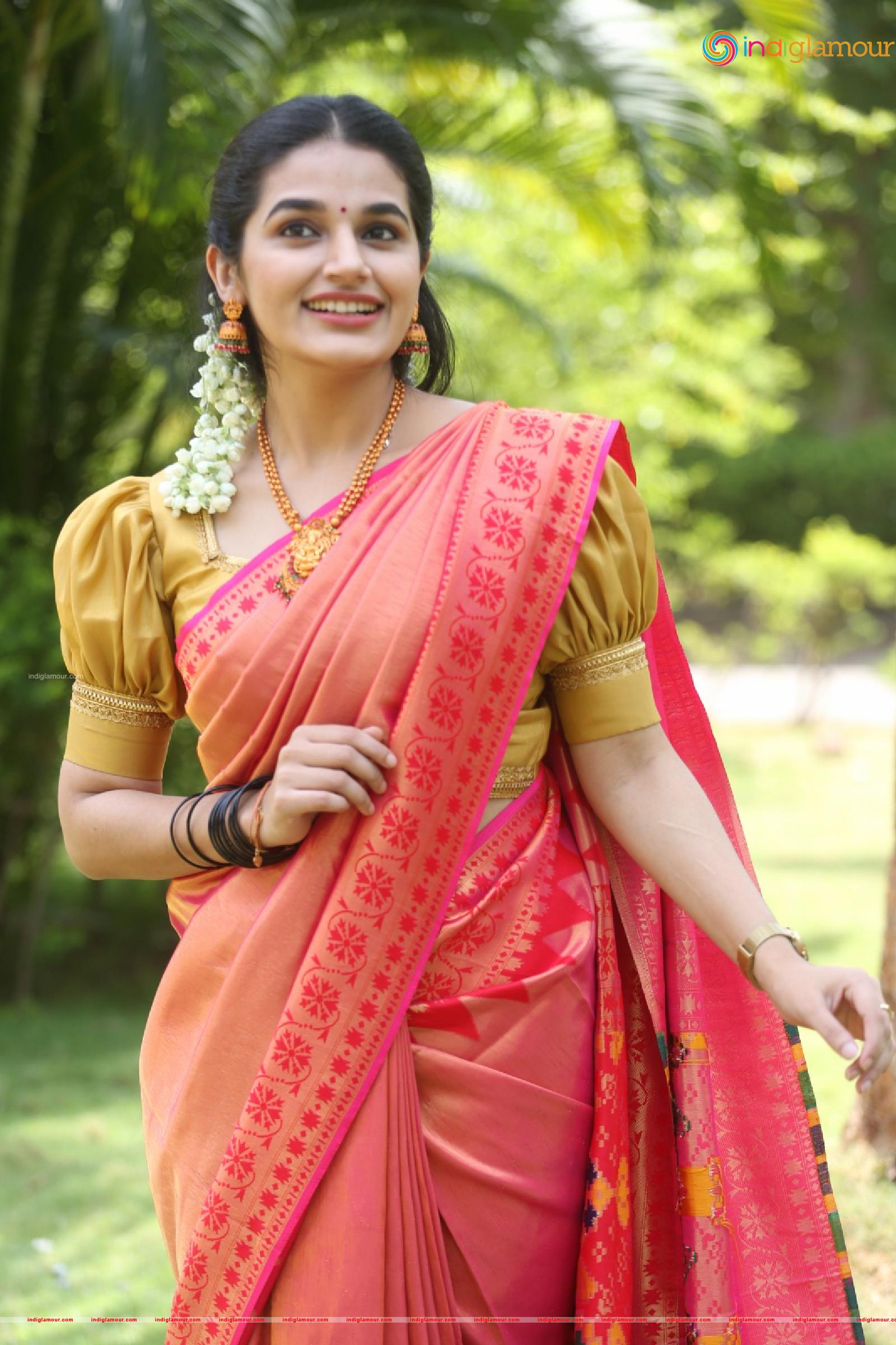 Aparna Janardanan Actress hd photo