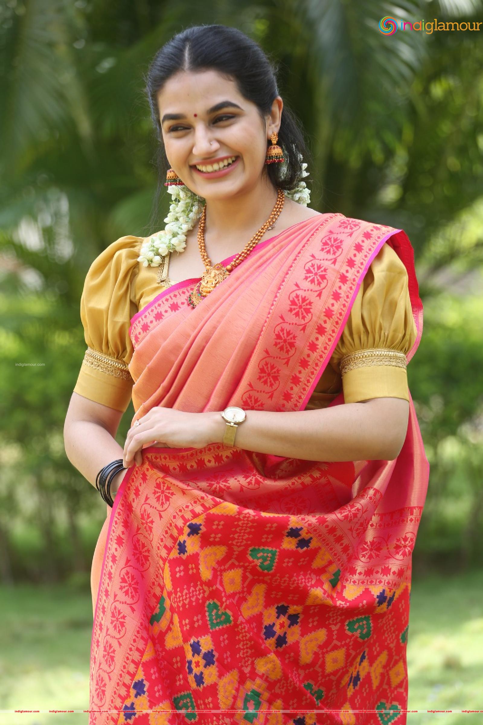 Aparna Janardanan Actress hd photo
