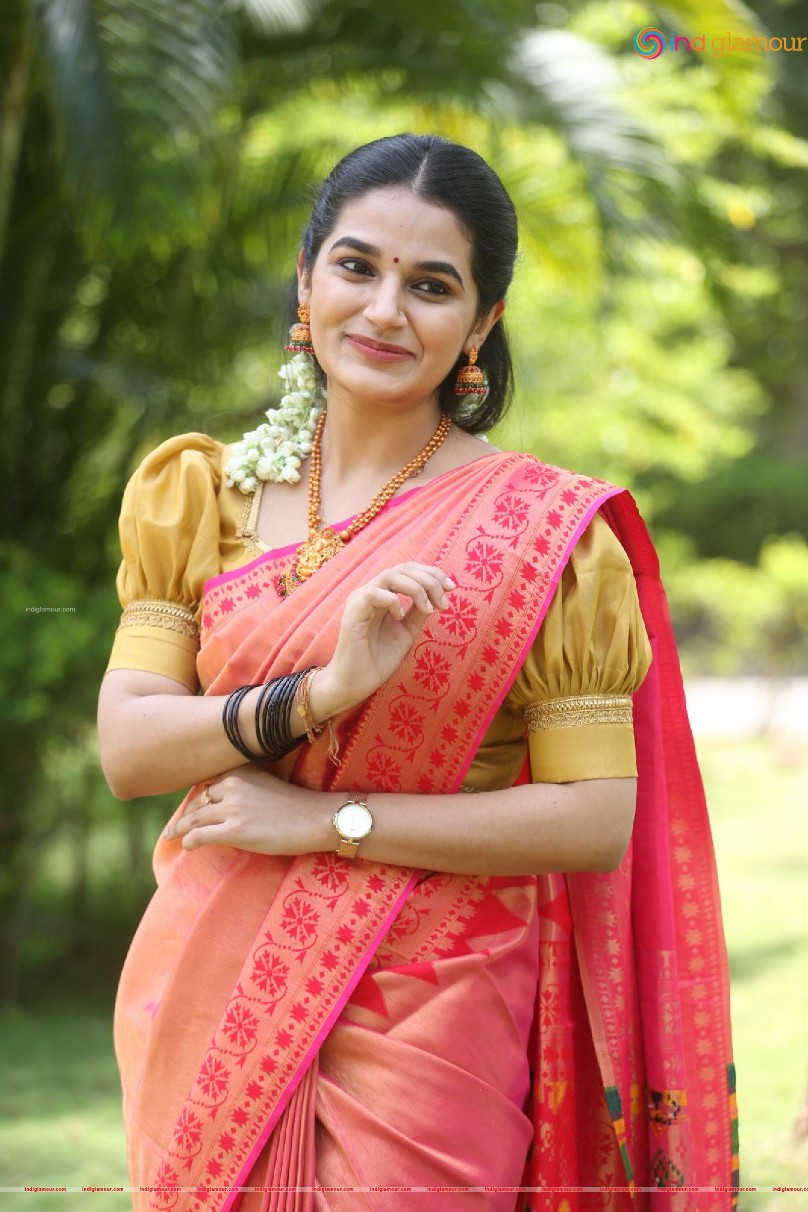 Aparna Janardanan Actress hd photo