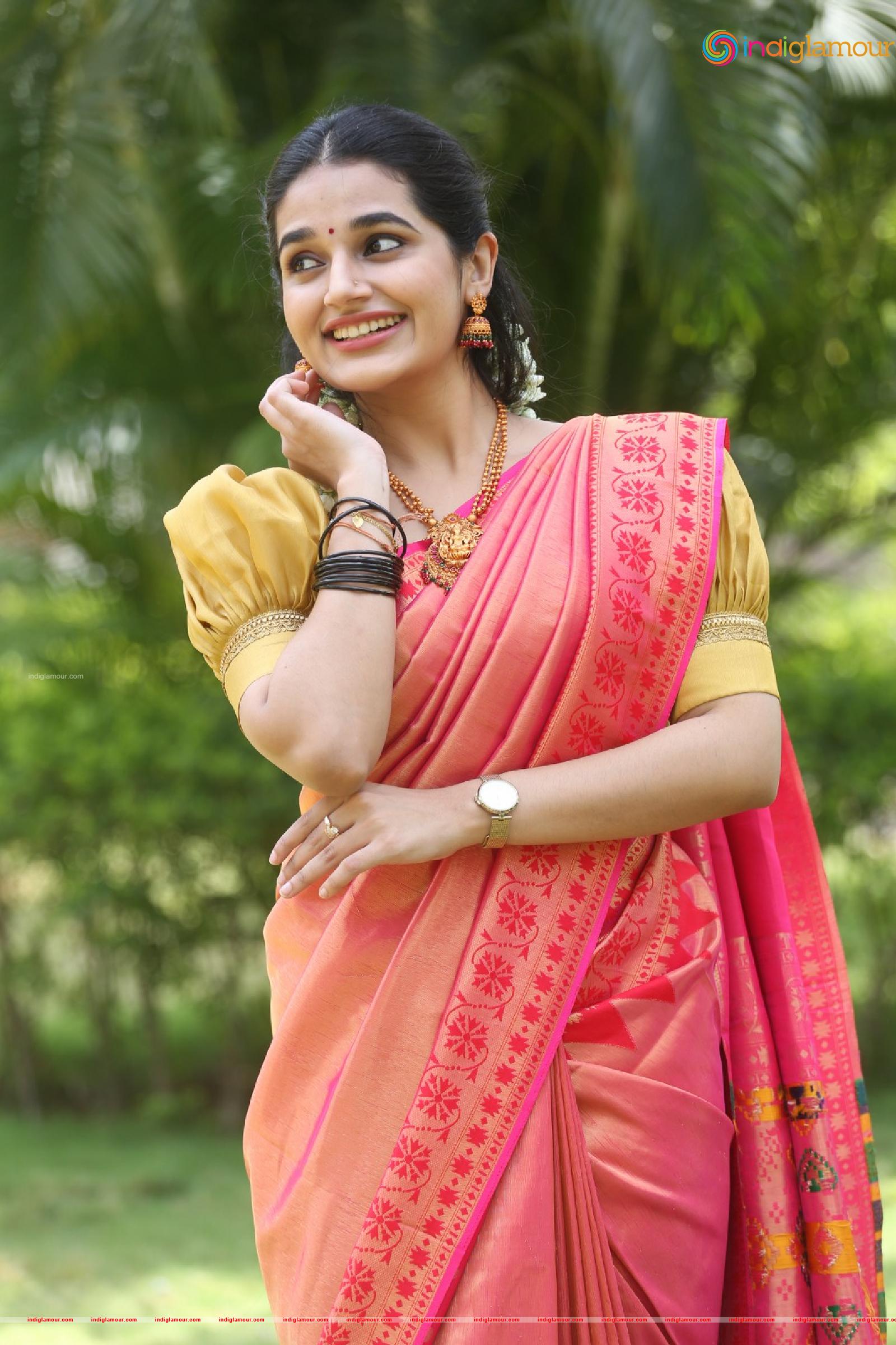Aparna Janardanan Actress hd photo
