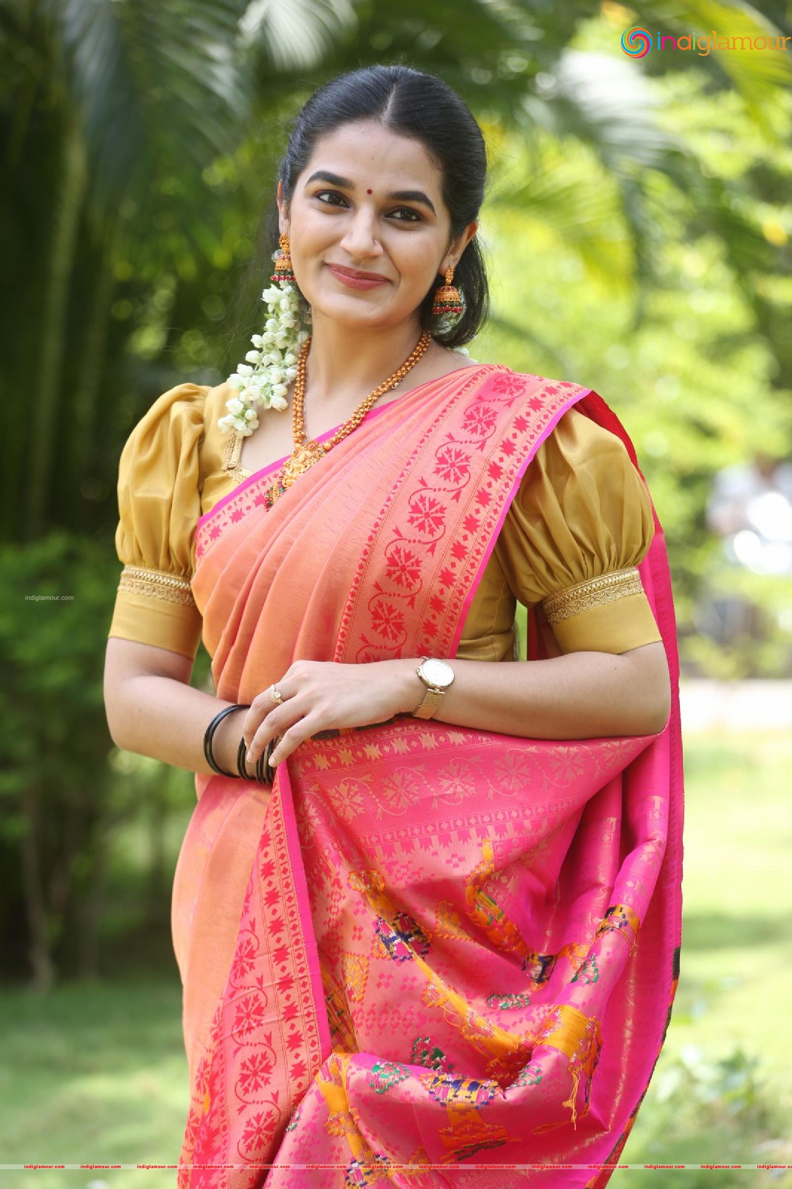 Aparna Janardanan Actress hd photo