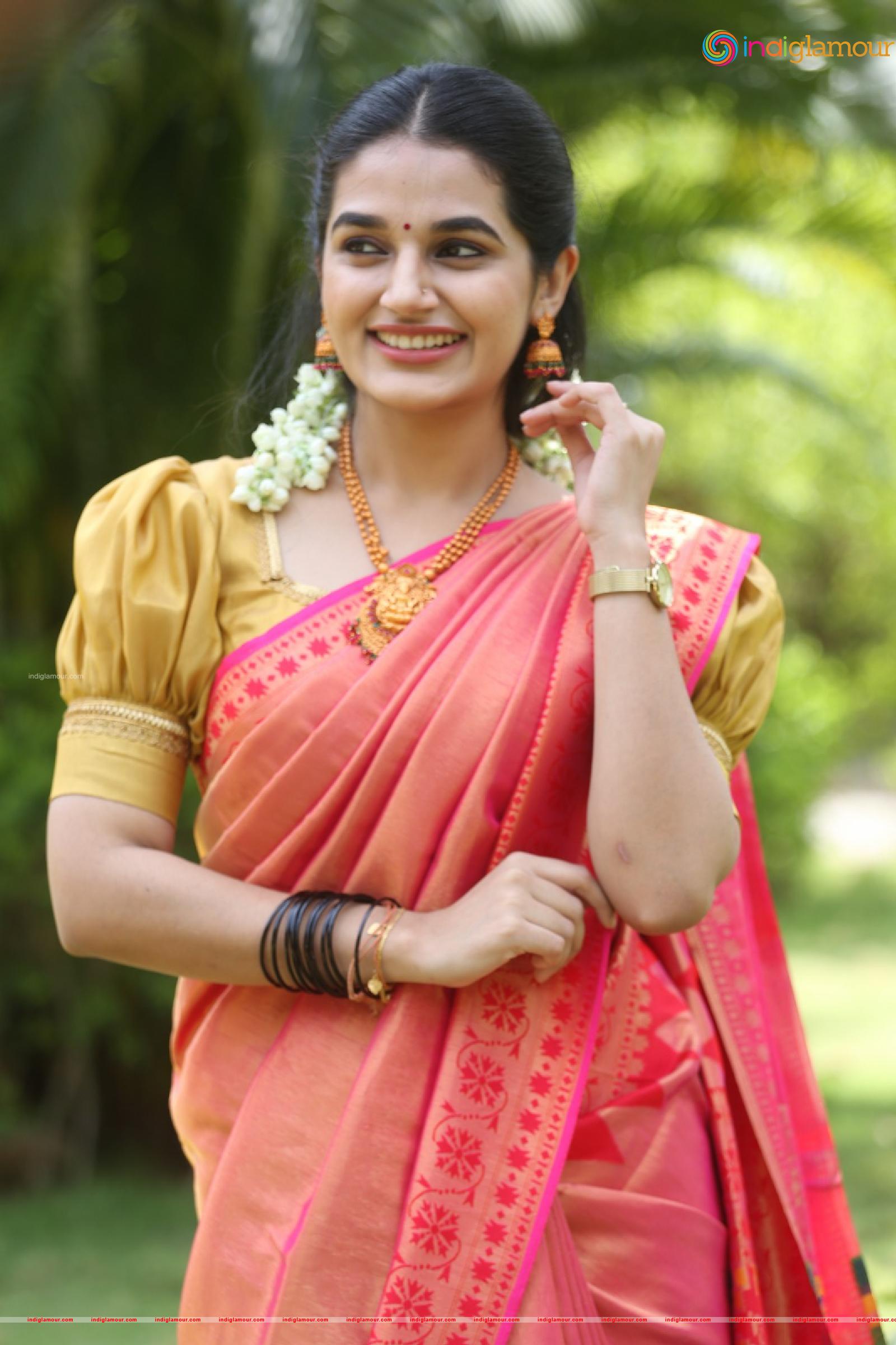 Aparna Janardanan Actress hd photo