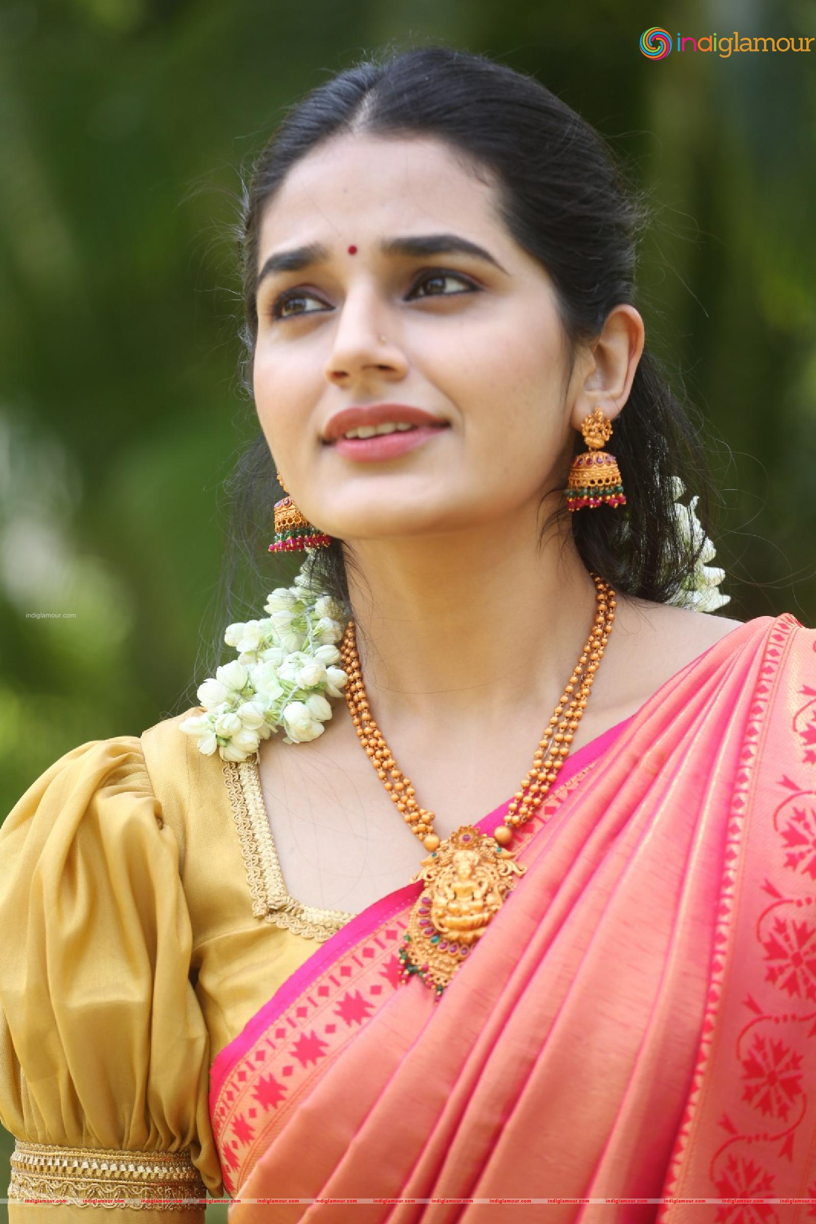Aparna Janardanan Actress hd photo