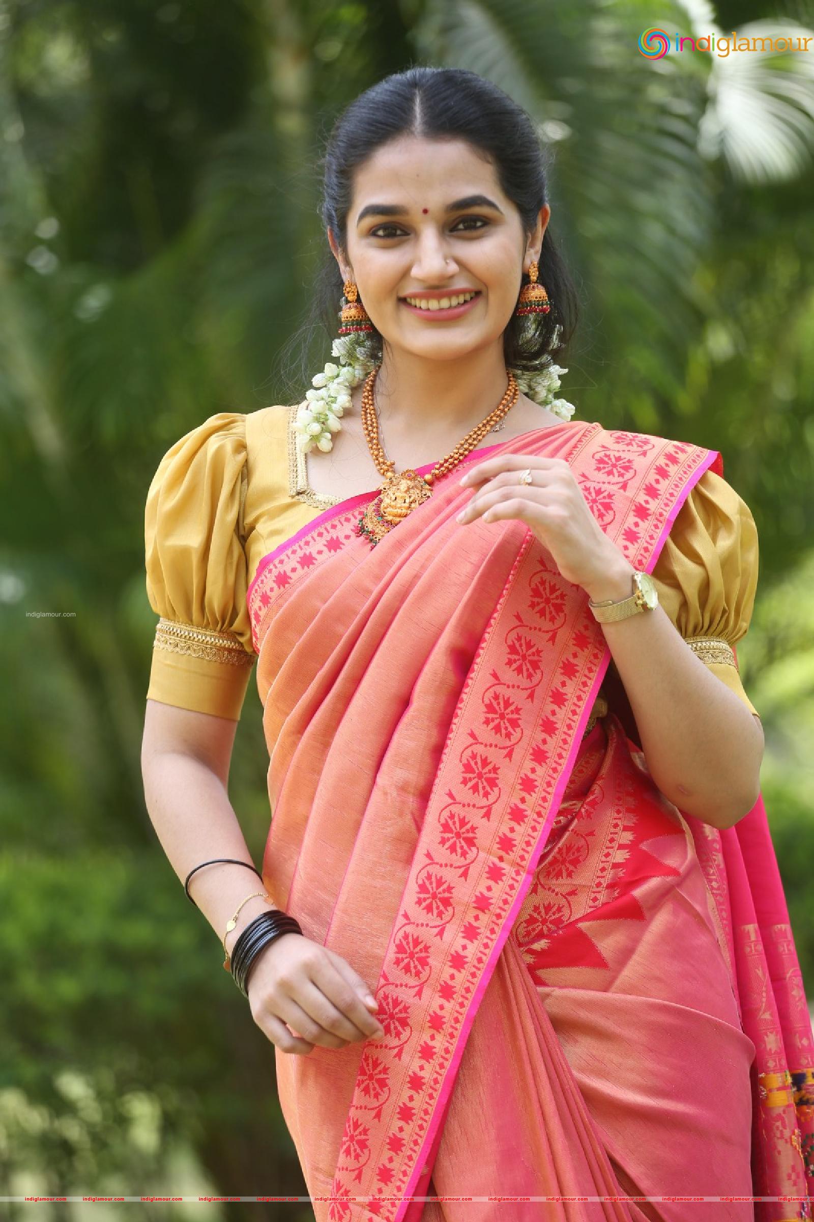 Aparna Janardanan Actress hd photo