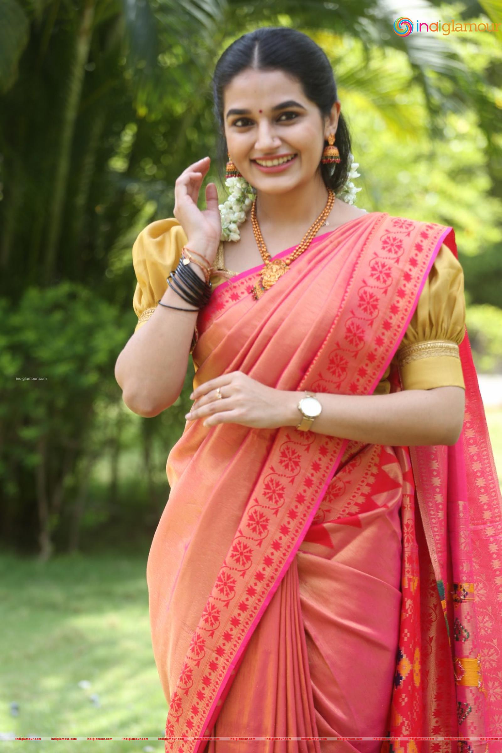 Aparna Janardanan Actress hd photo