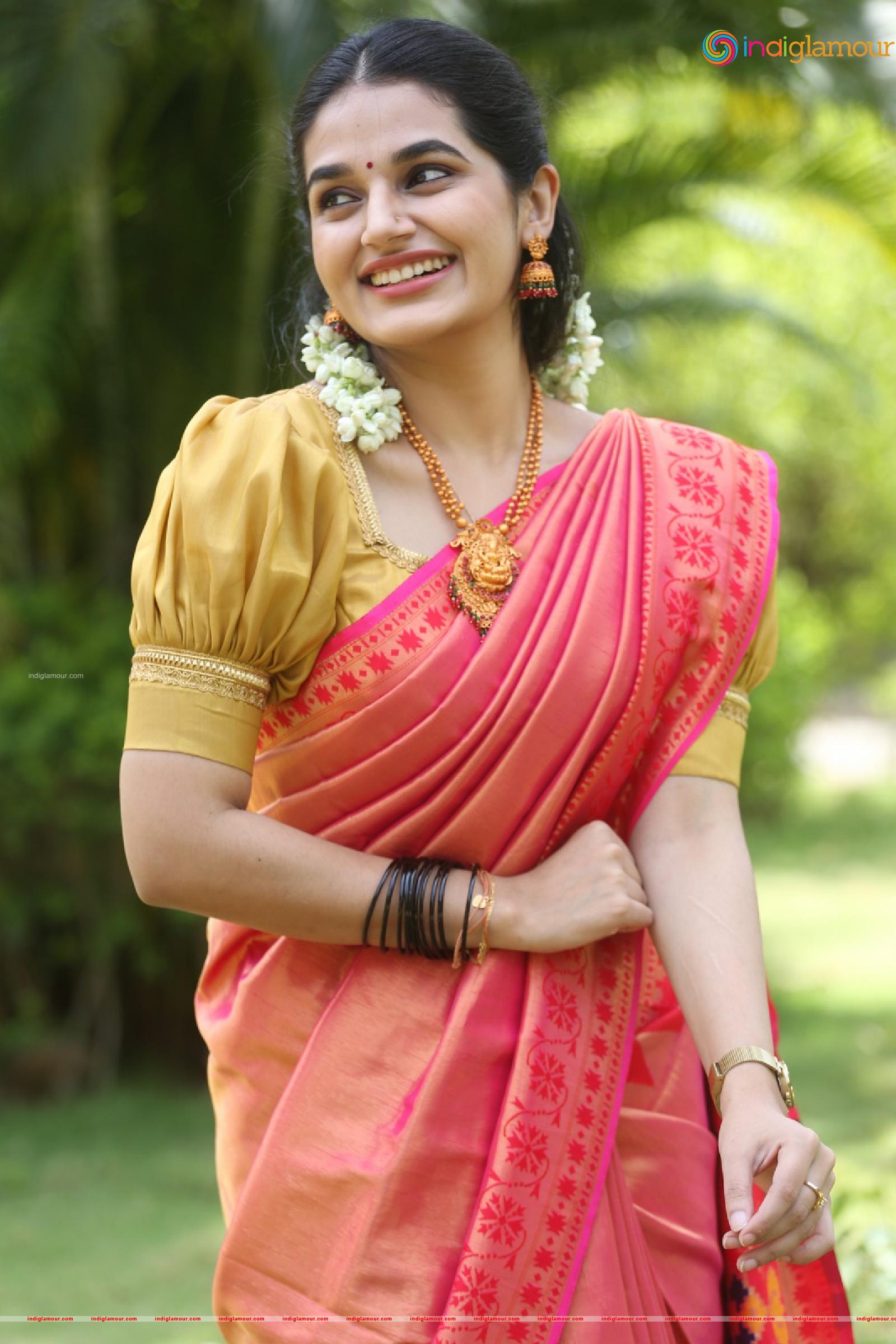 Aparna Janardanan Actress hd photo