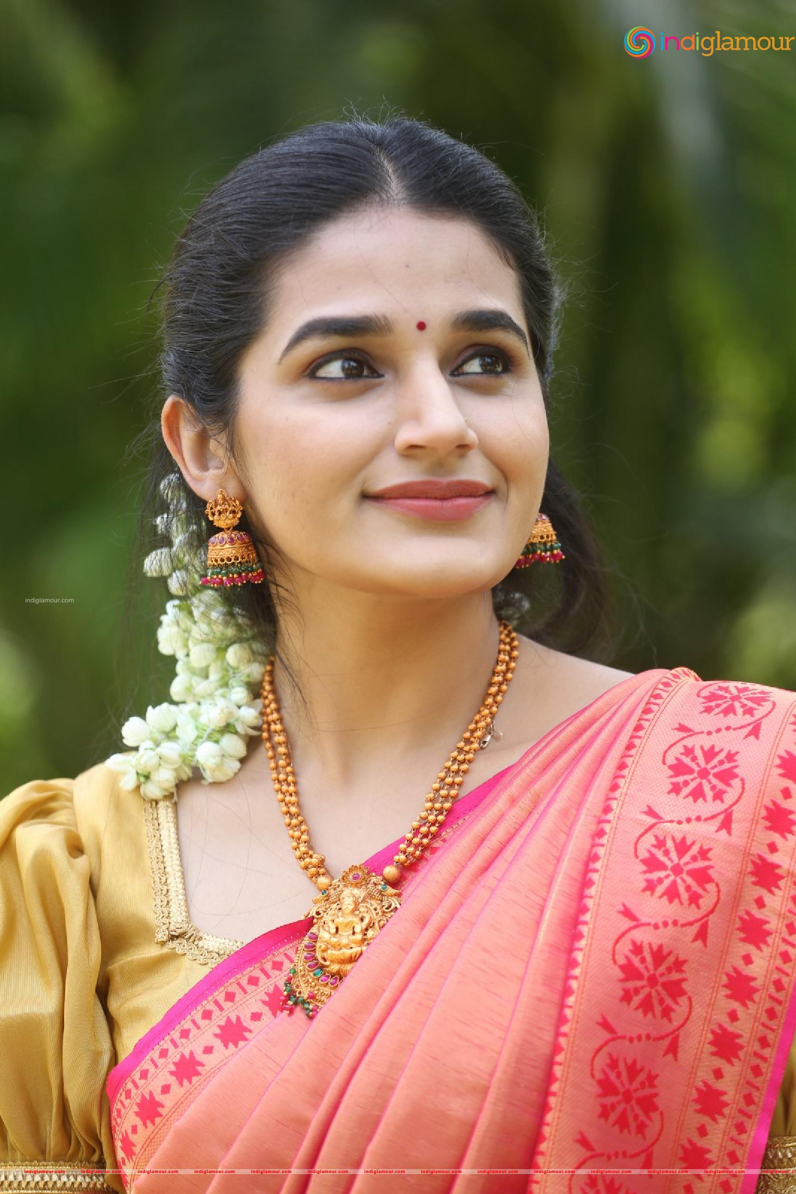 Aparna Janardanan Actress hd photo