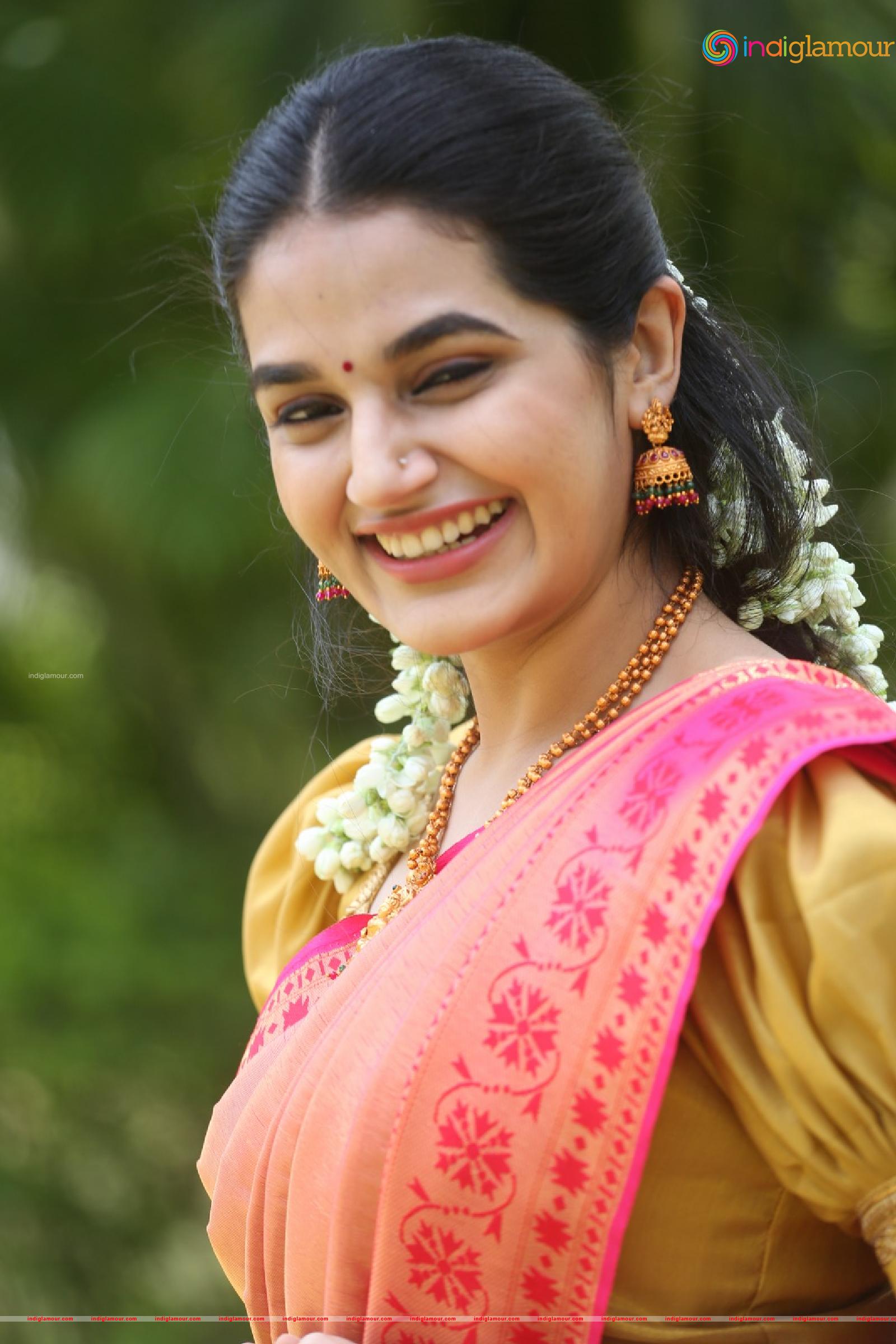 Aparna Janardanan Actress hd photo