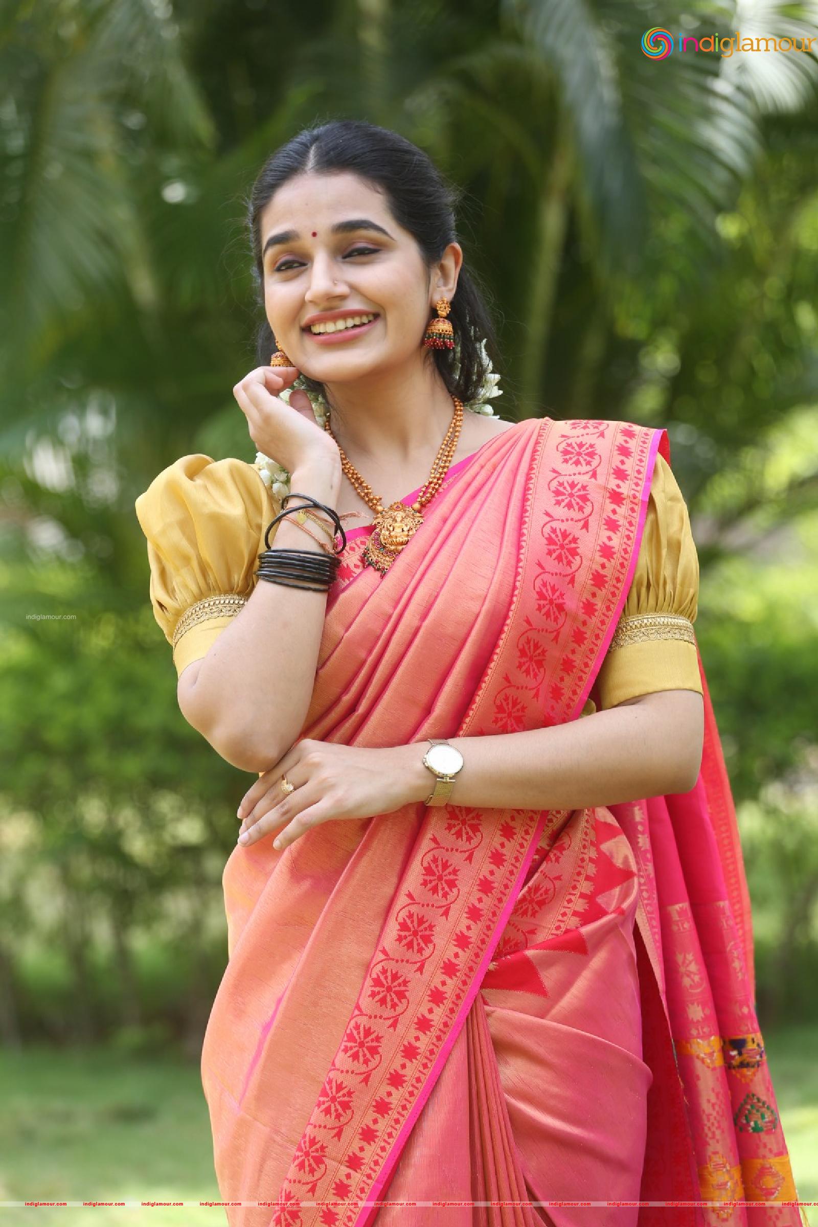Aparna Janardanan Actress hd photo
