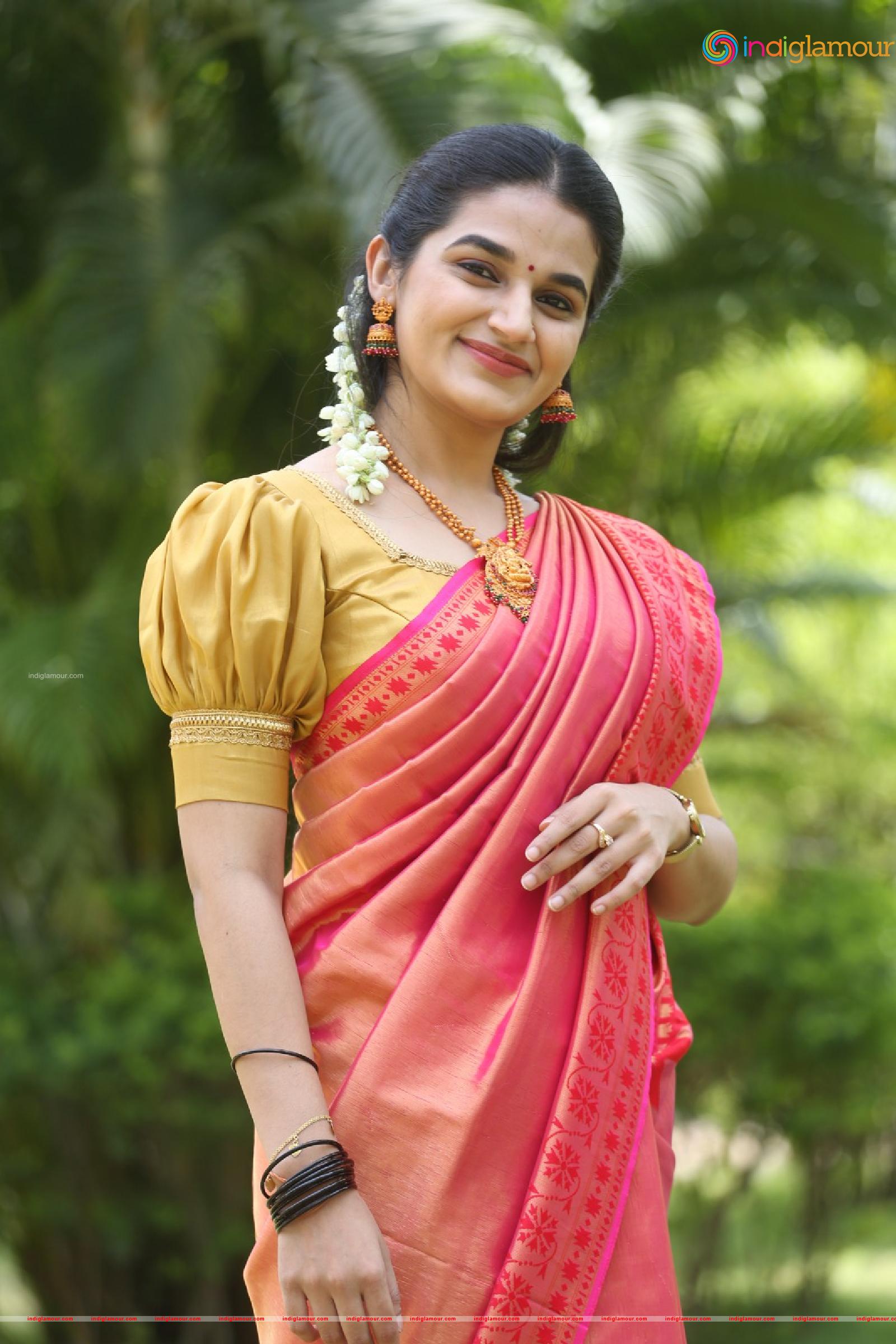 Aparna Janardanan Actress hd photo