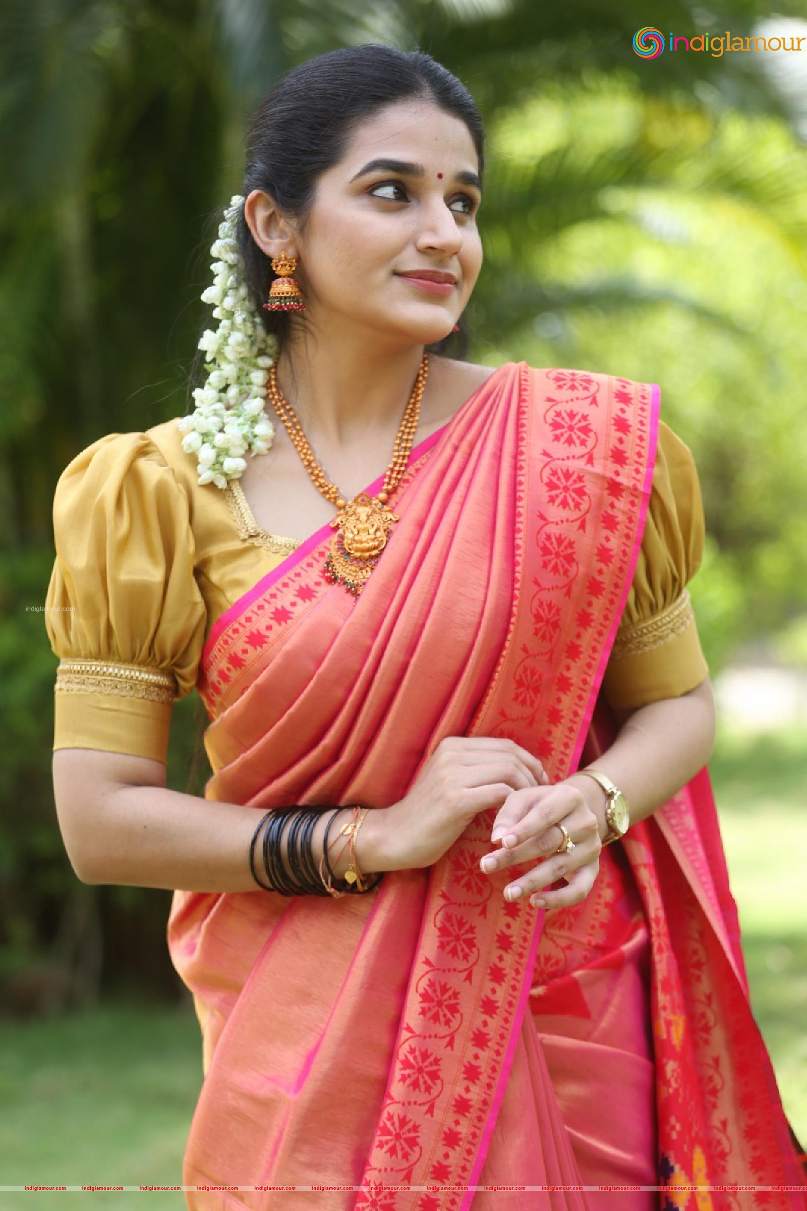 Aparna Janardanan Actress hd photo