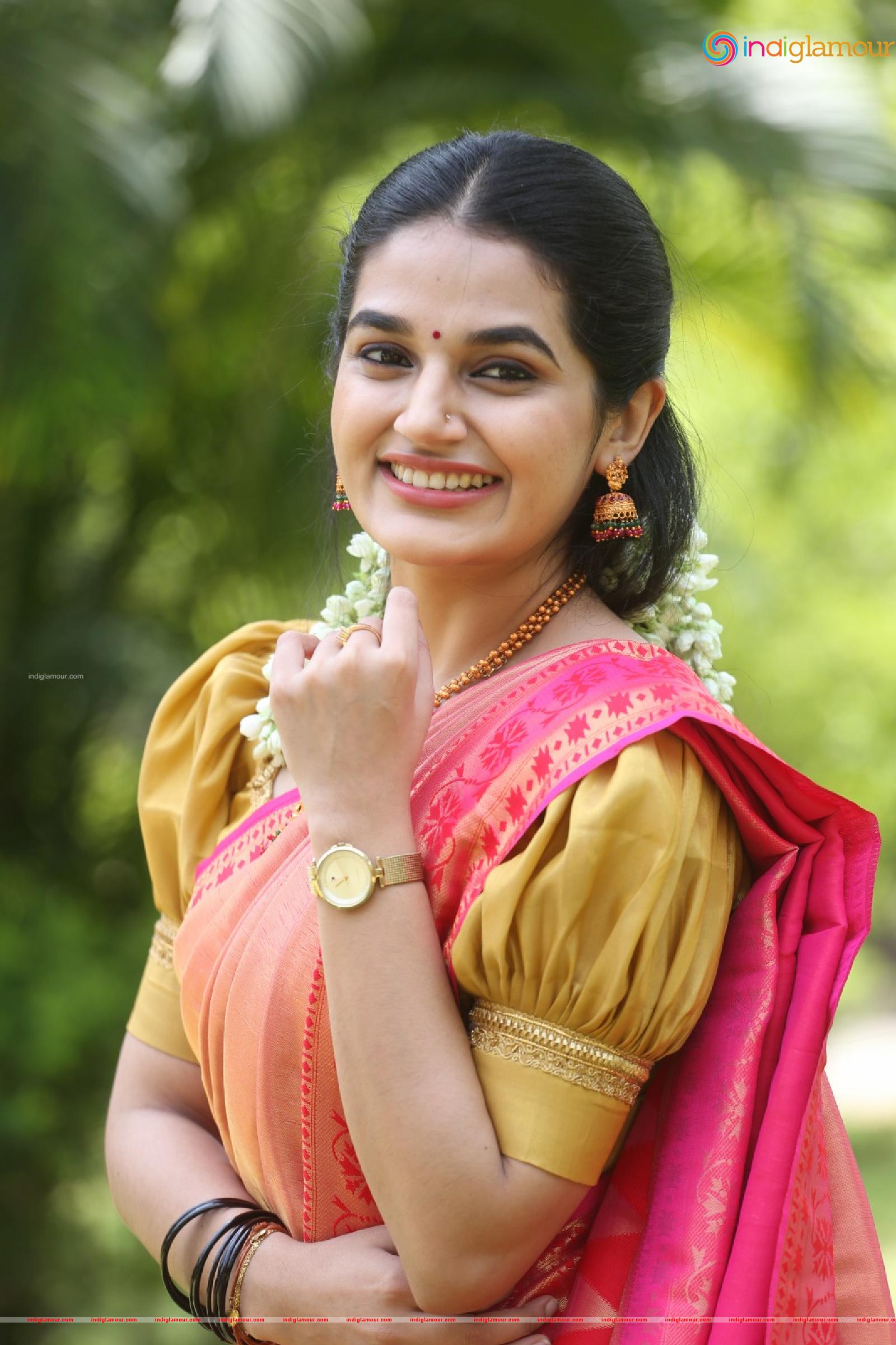 Aparna Janardanan Actress hd photo