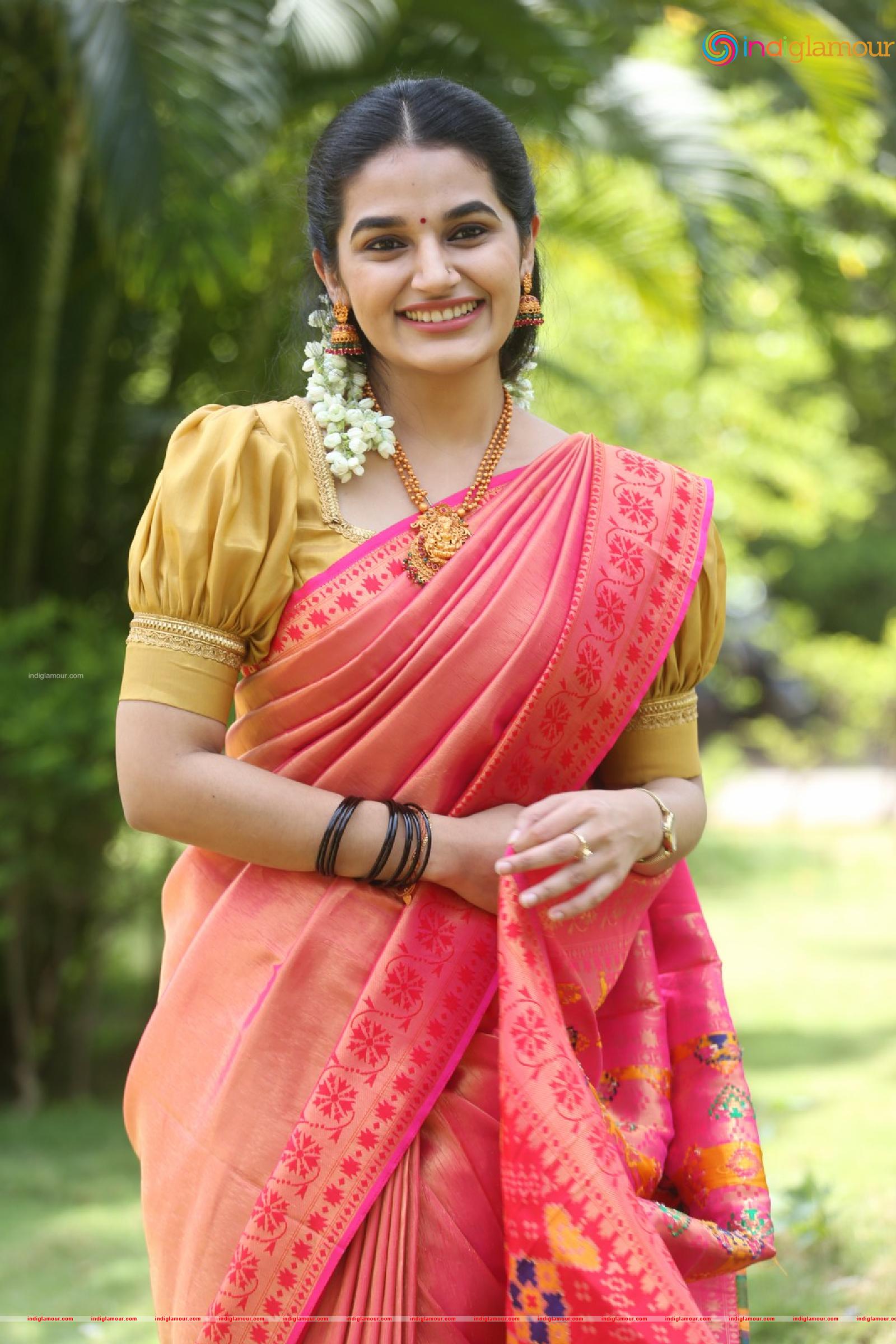 Aparna Janardanan Actress hd photo