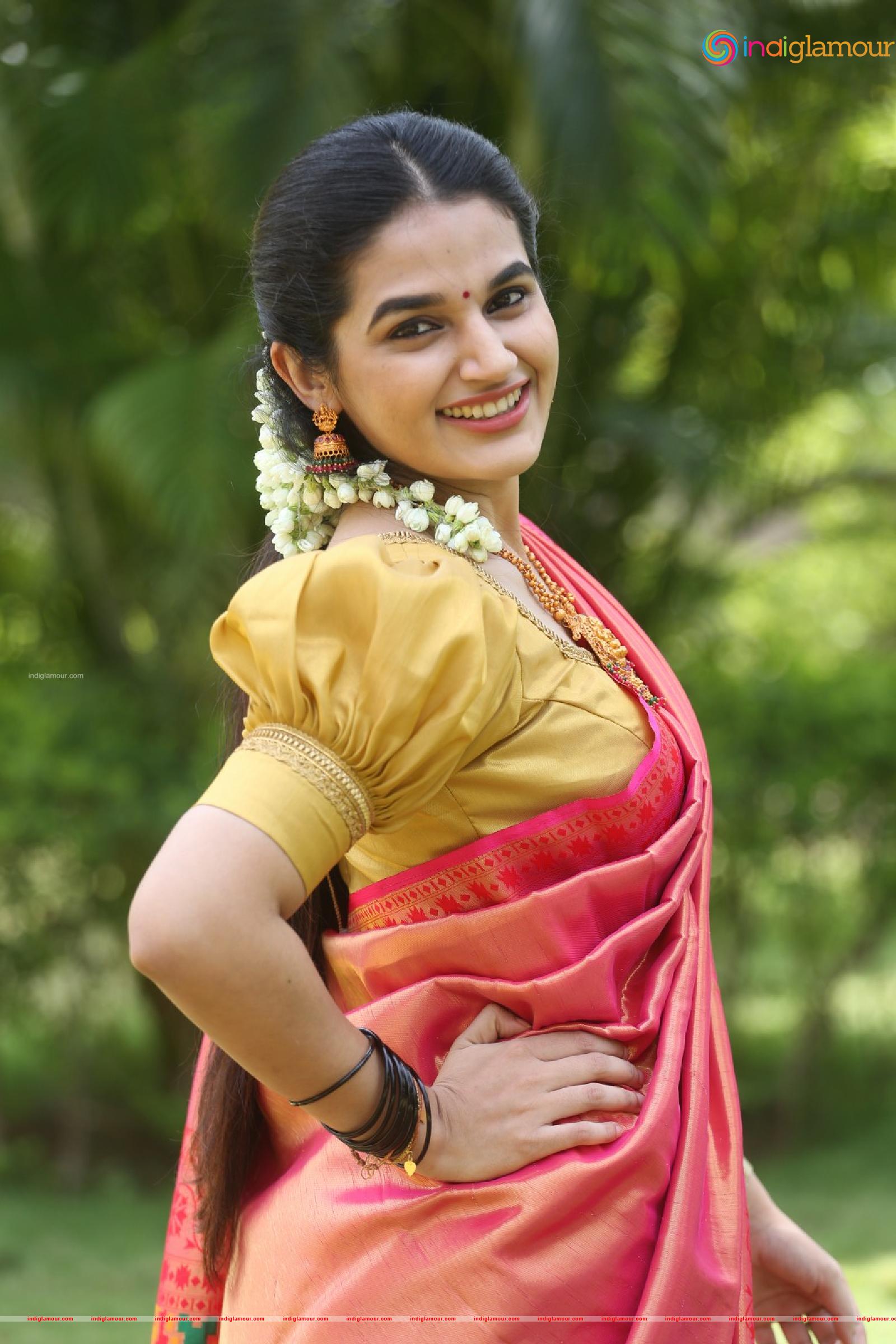 Aparna Janardanan Actress hd photo