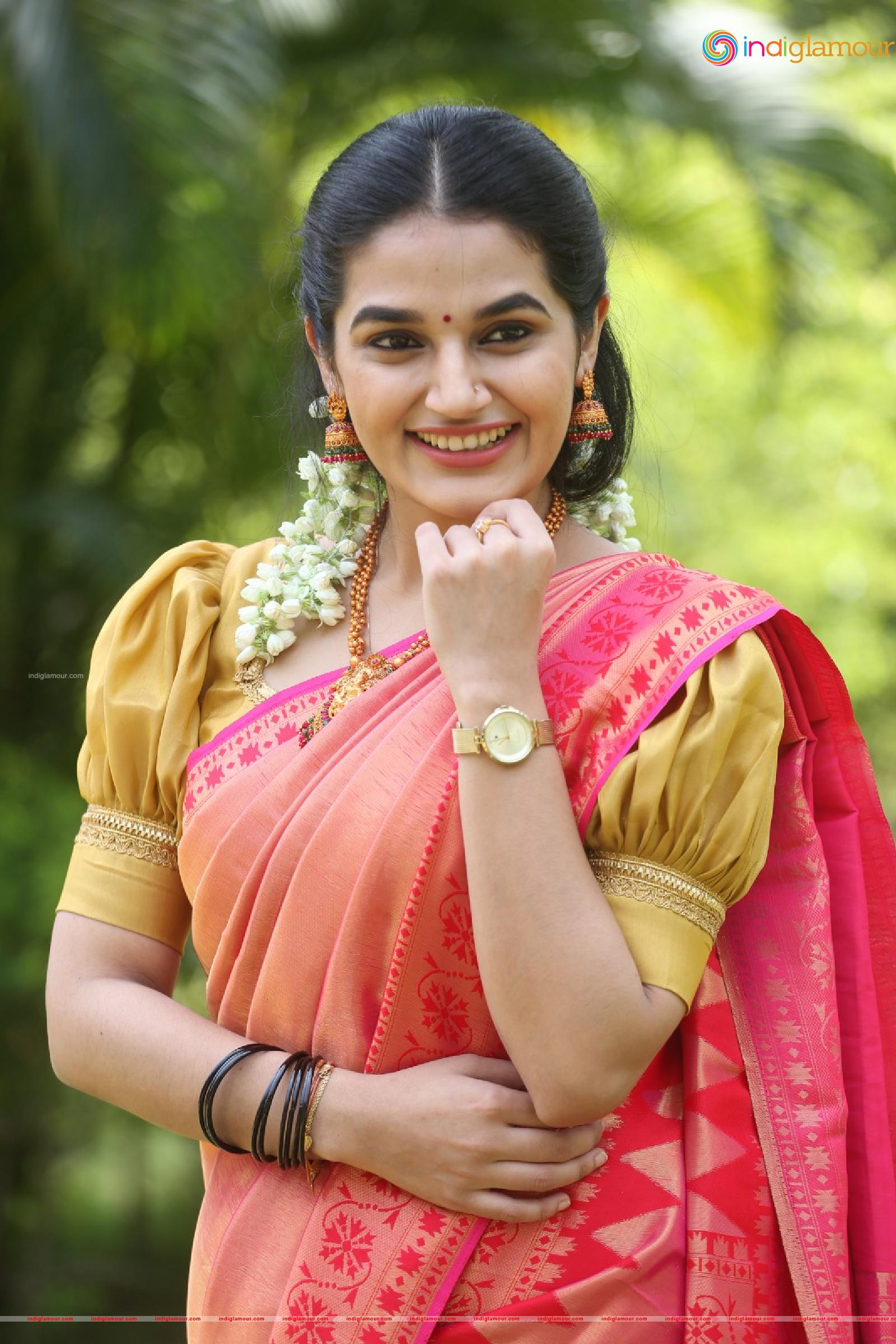 Aparna Janardanan Actress hd photo