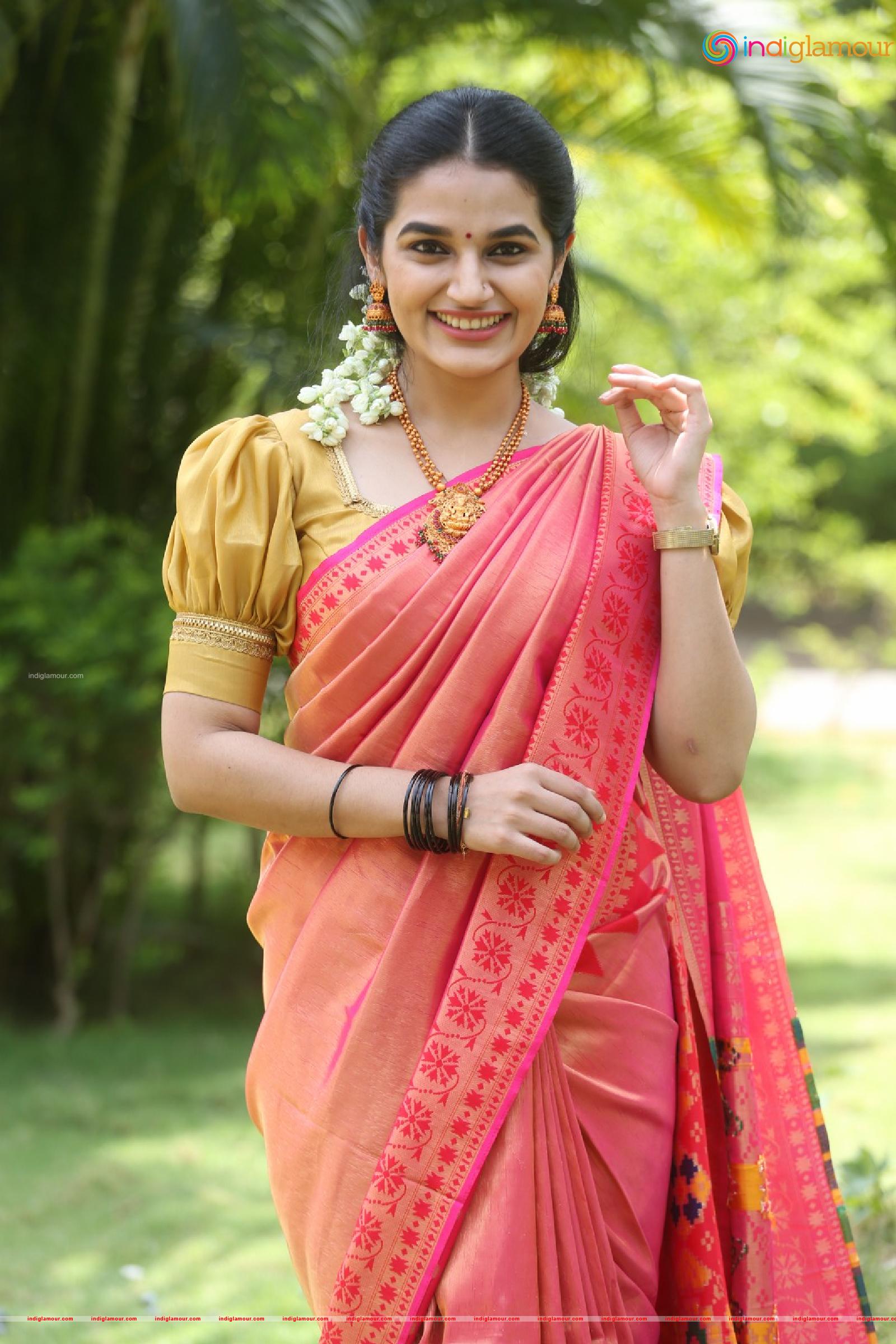 Aparna Janardanan Actress hd photo