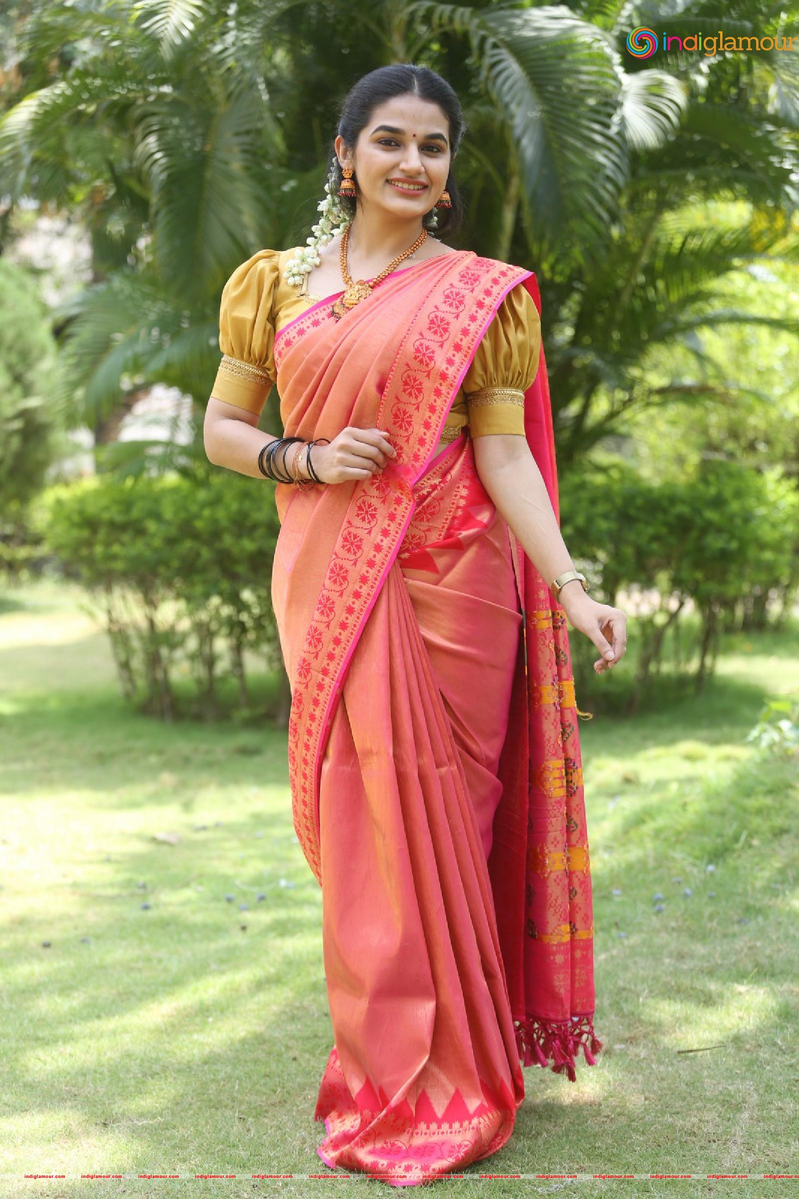 Aparna Janardanan Actress hd photo